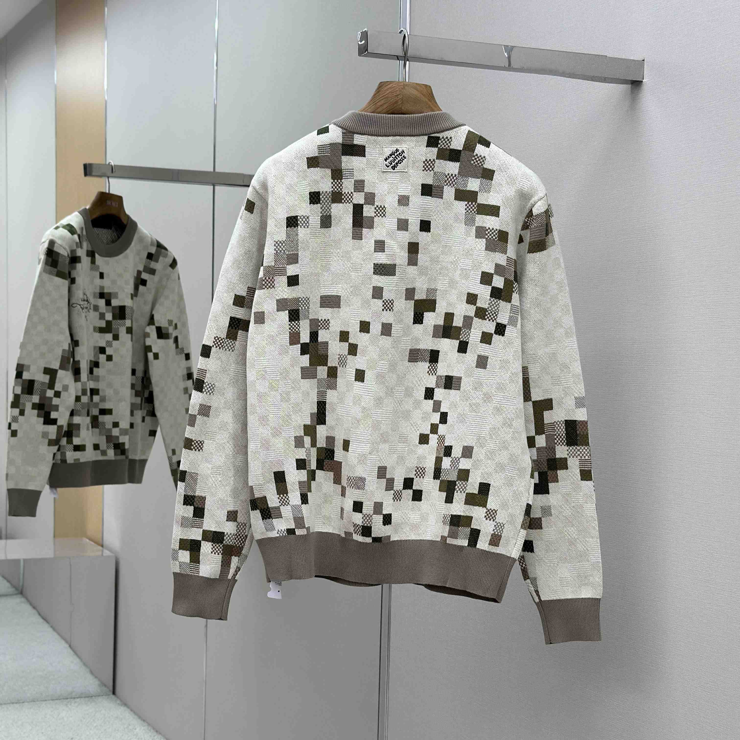 Louis Vuitton Graphic Crewneck   - EUR FASHION