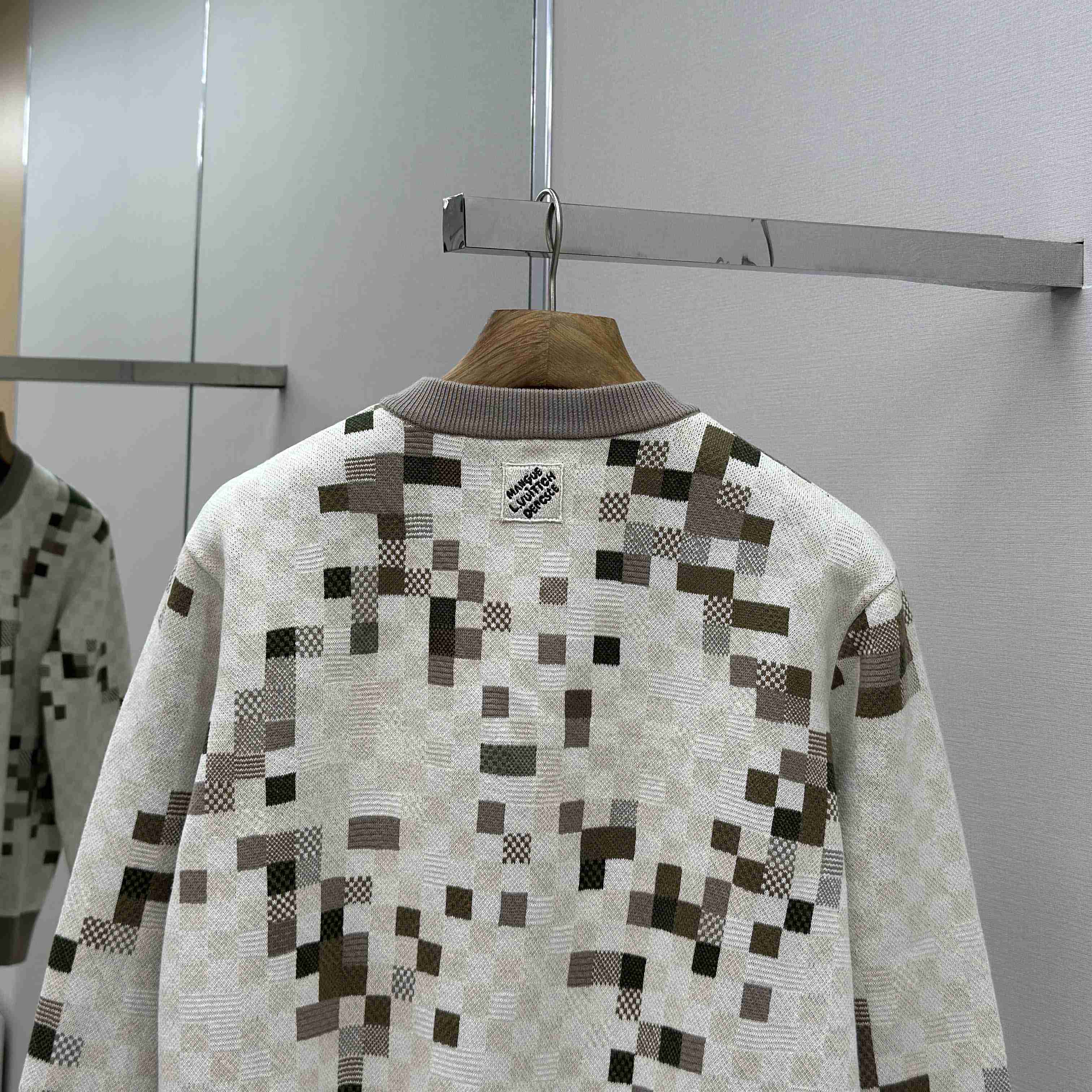Louis Vuitton Graphic Crewneck   - EUR FASHION