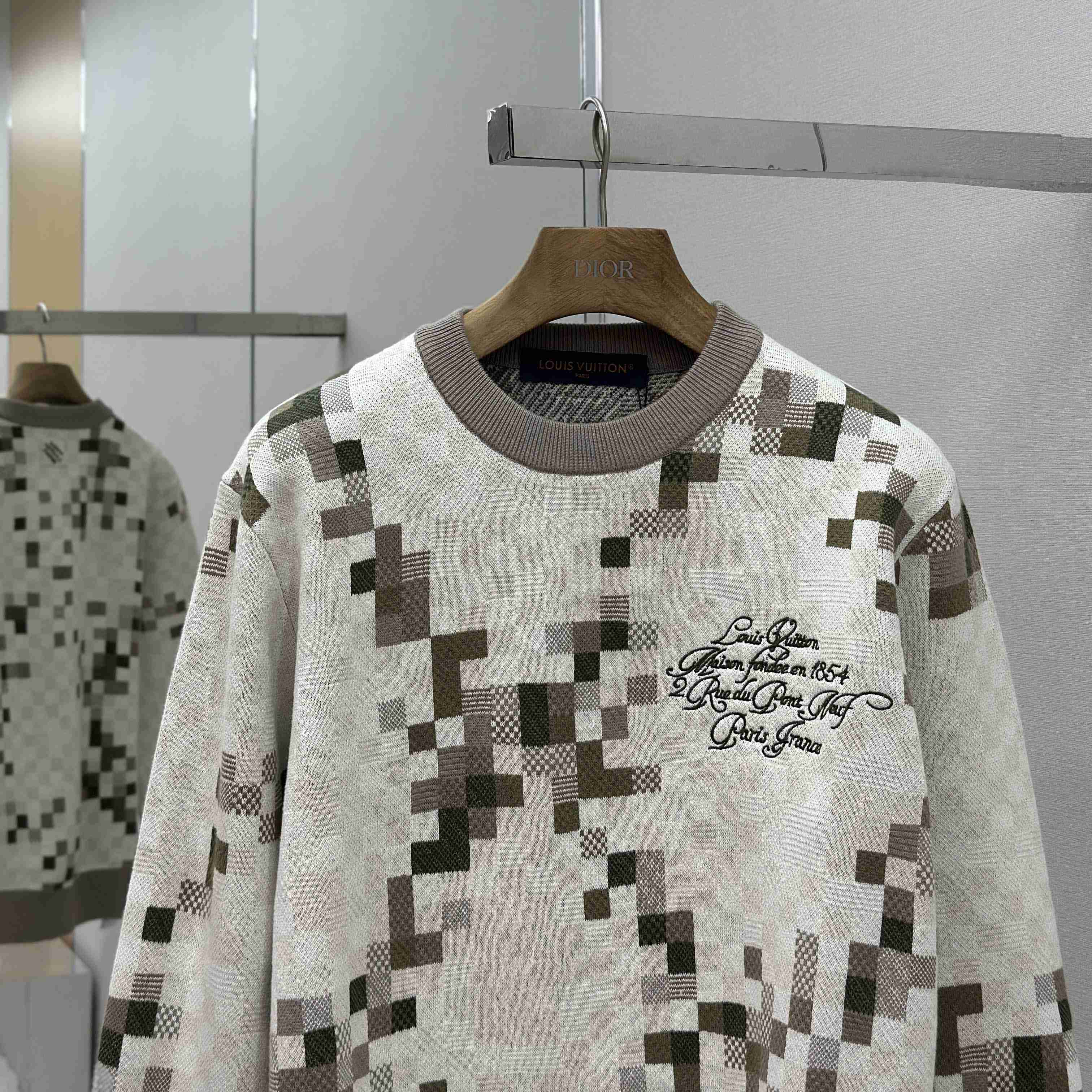 Louis Vuitton Graphic Crewneck   - EUR FASHION