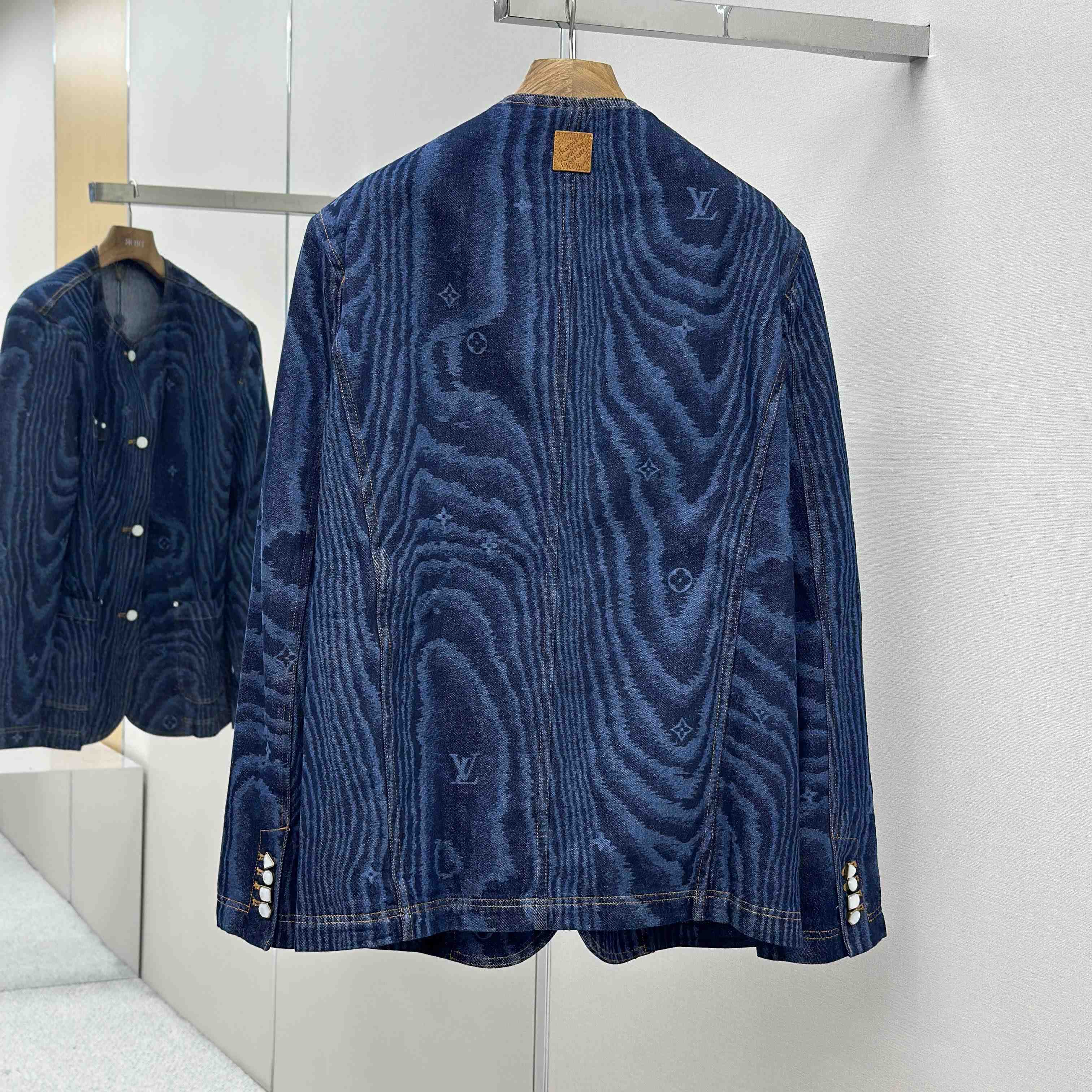 Louis Vuitton Chic Collarless Denim Jacket   1AHUXT - EUR FASHION