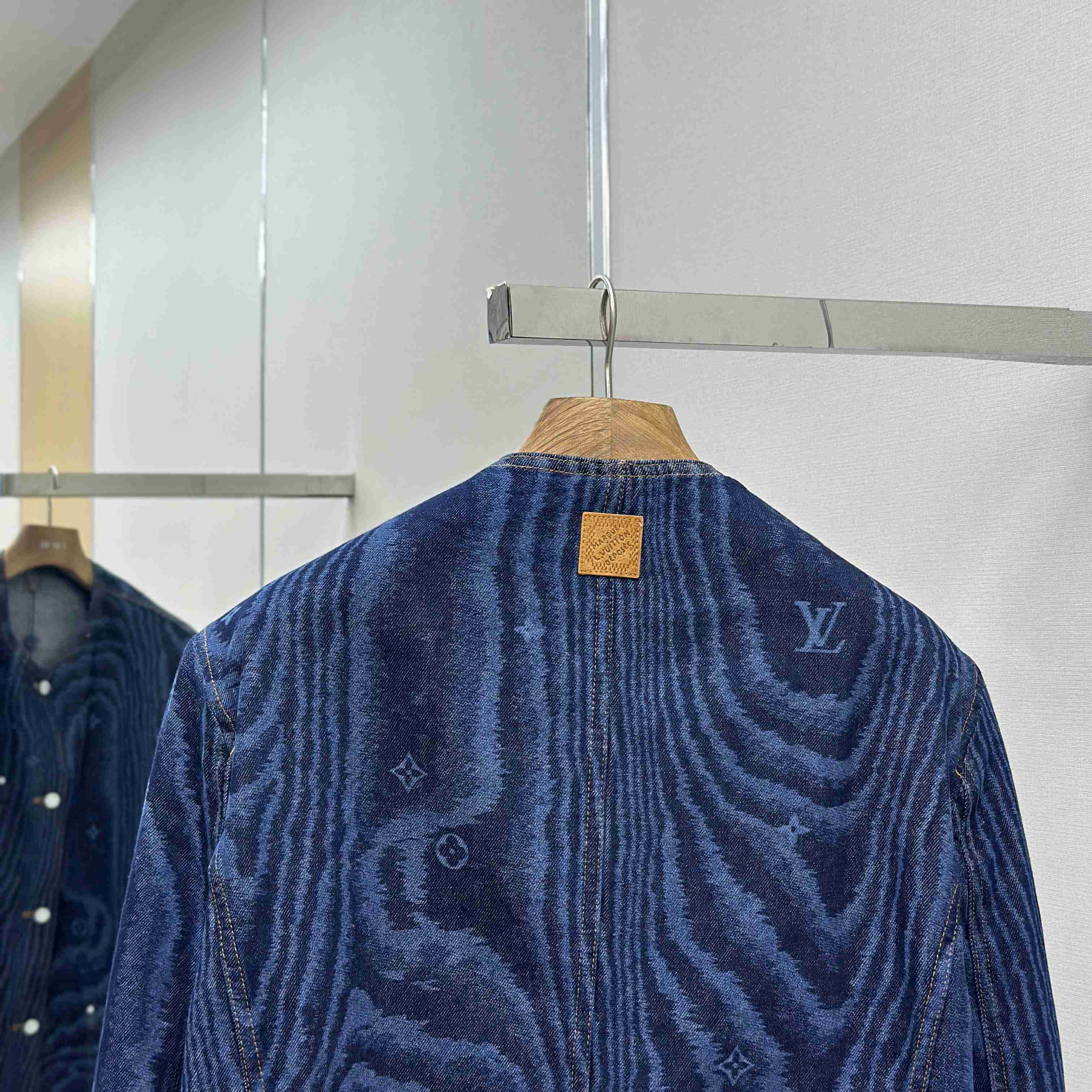 Louis Vuitton Chic Collarless Denim Jacket   1AHUXT - EUR FASHION