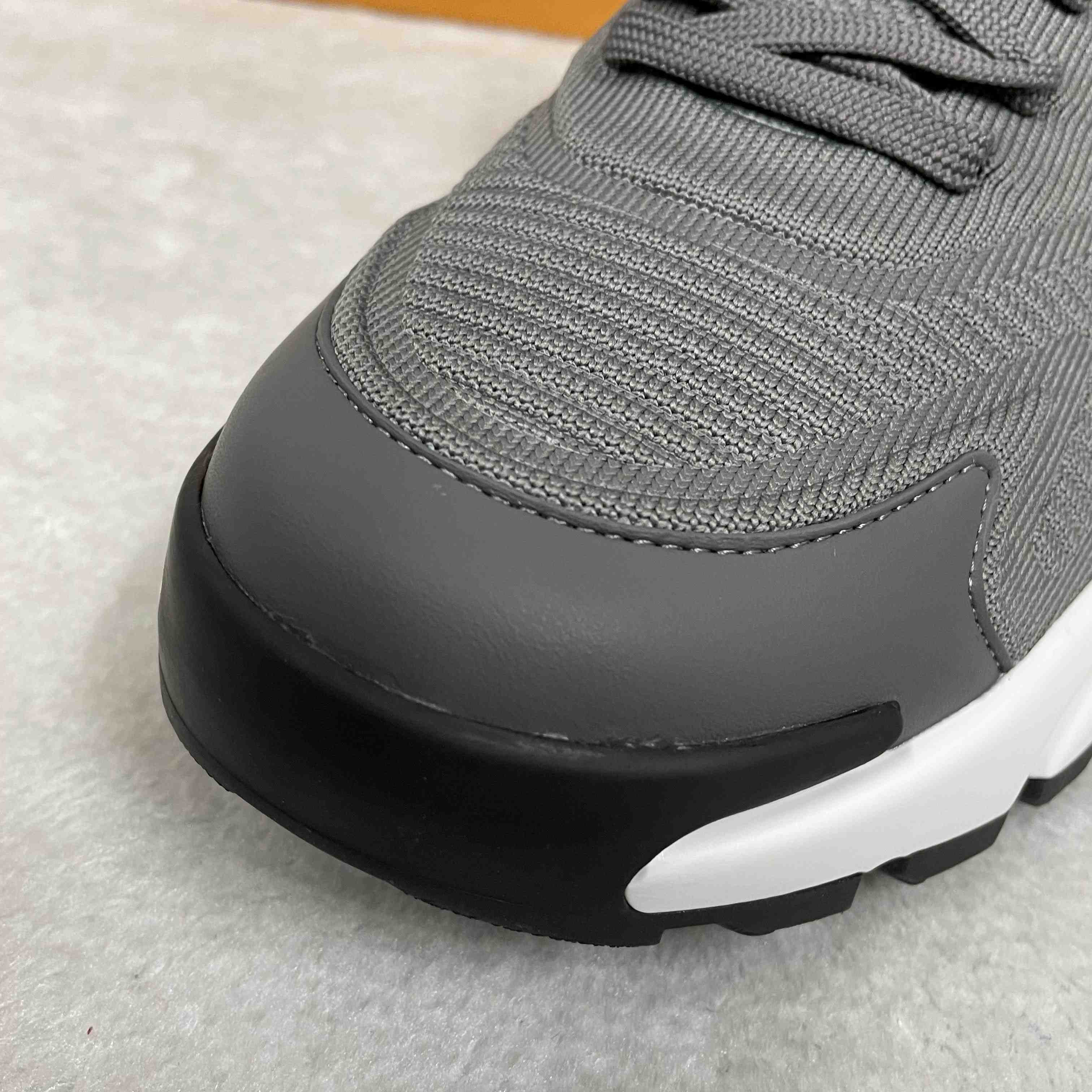 Louis Vuitton LV Runner Tatic Sneaker   1AILJM - EUR FASHION