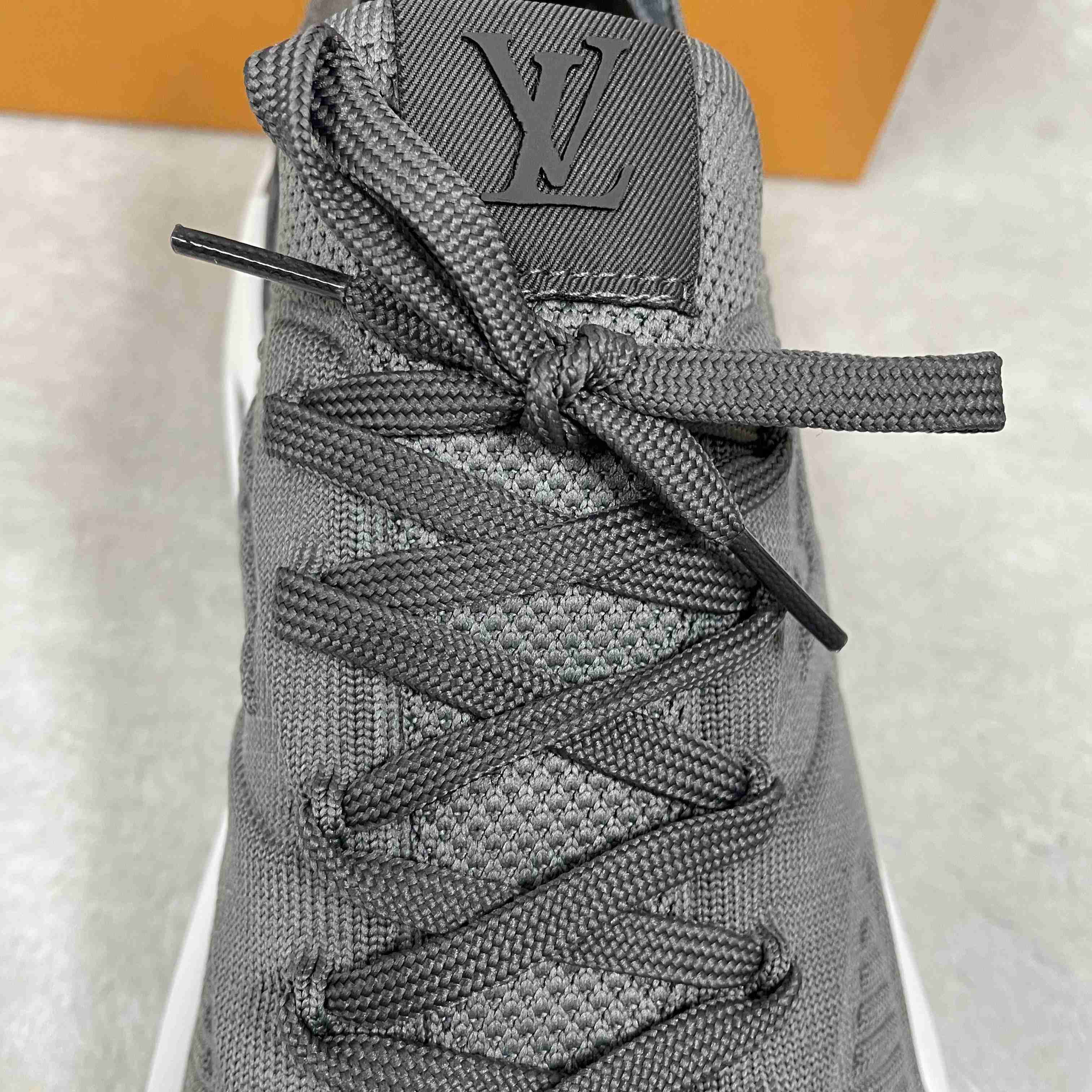 Louis Vuitton LV Runner Tatic Sneaker   1AILJM - EUR FASHION