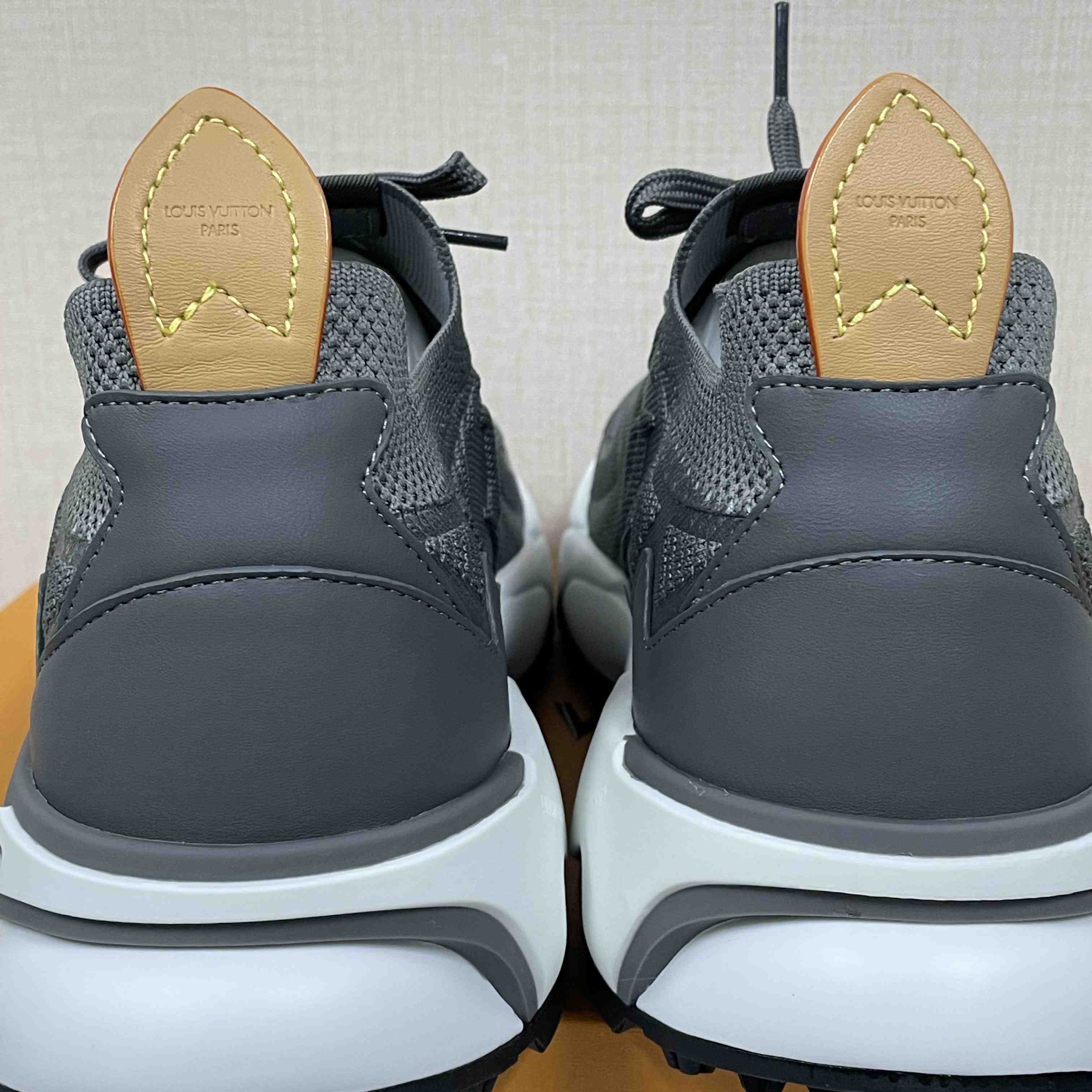 Louis Vuitton LV Runner Tatic Sneaker   1AILJM - EUR FASHION