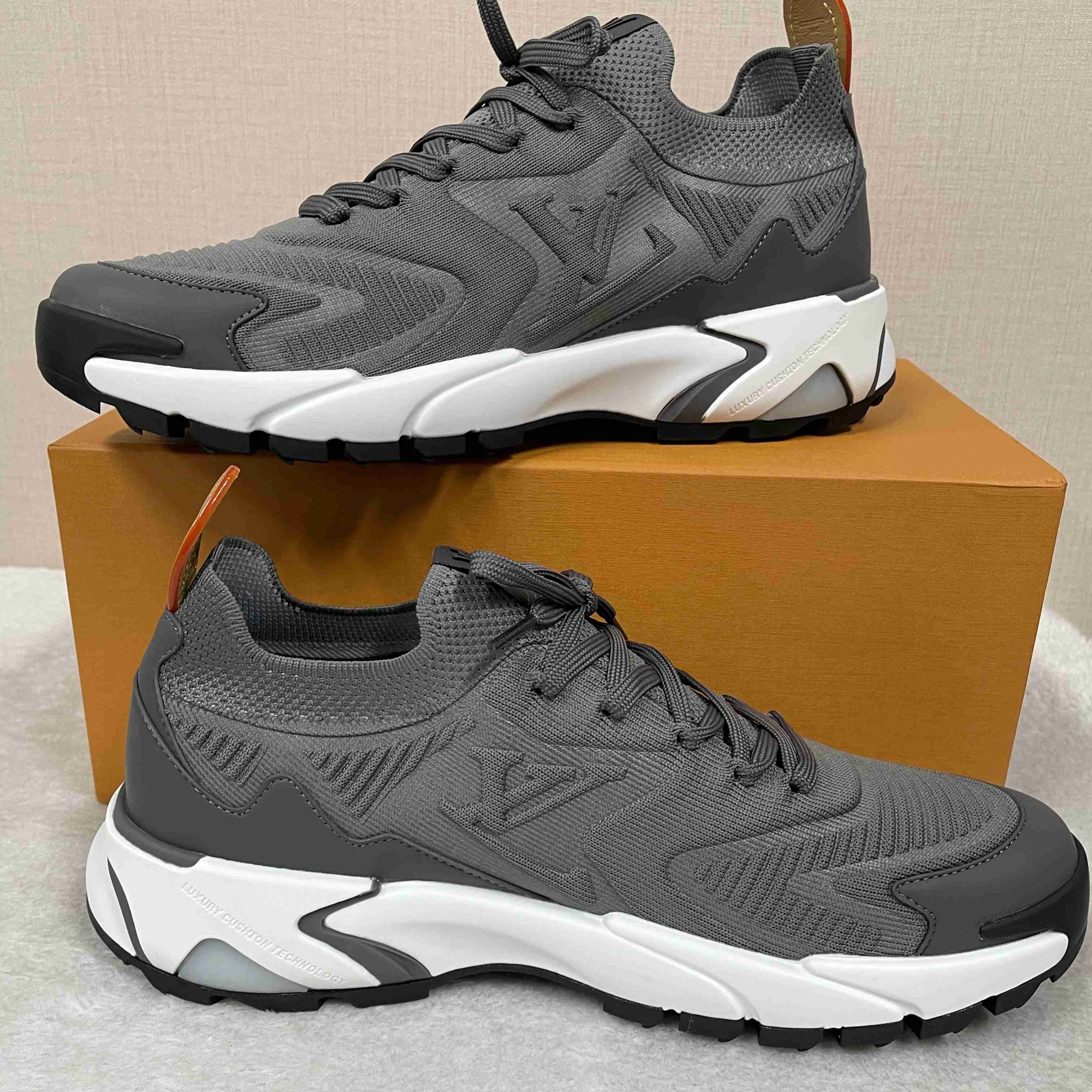 Louis Vuitton LV Runner Tatic Sneaker   1AILJM - EUR FASHION