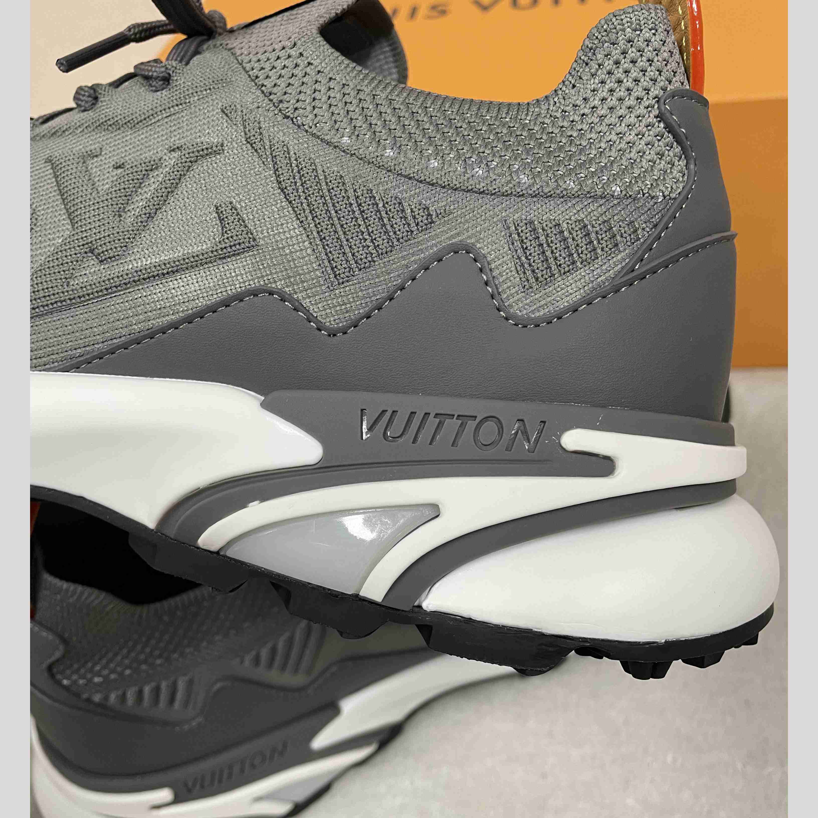 Louis Vuitton LV Runner Tatic Sneaker   1AILJM - EUR FASHION