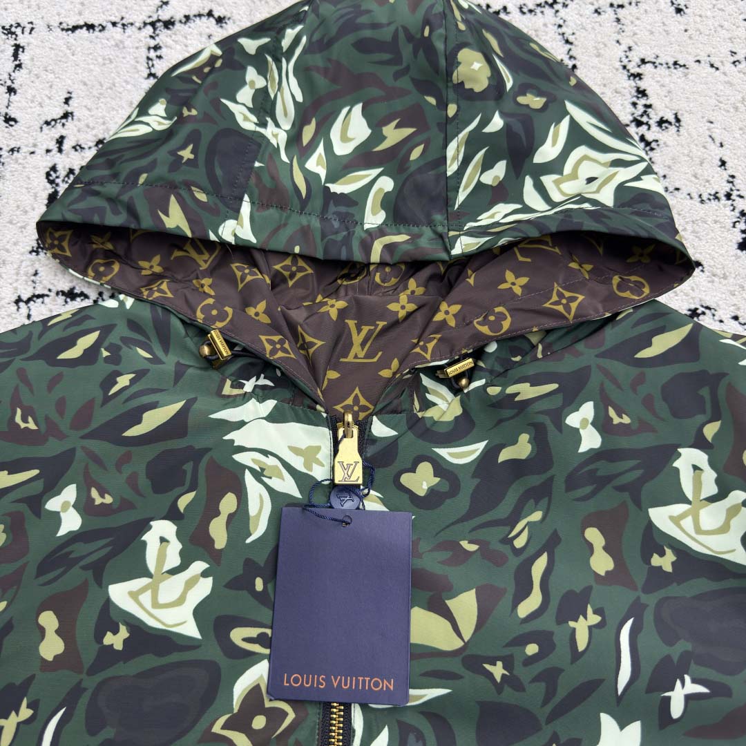 Louis Vuitton Jaqueta Windbreaker Reversível com Monogram - EUR FASHION