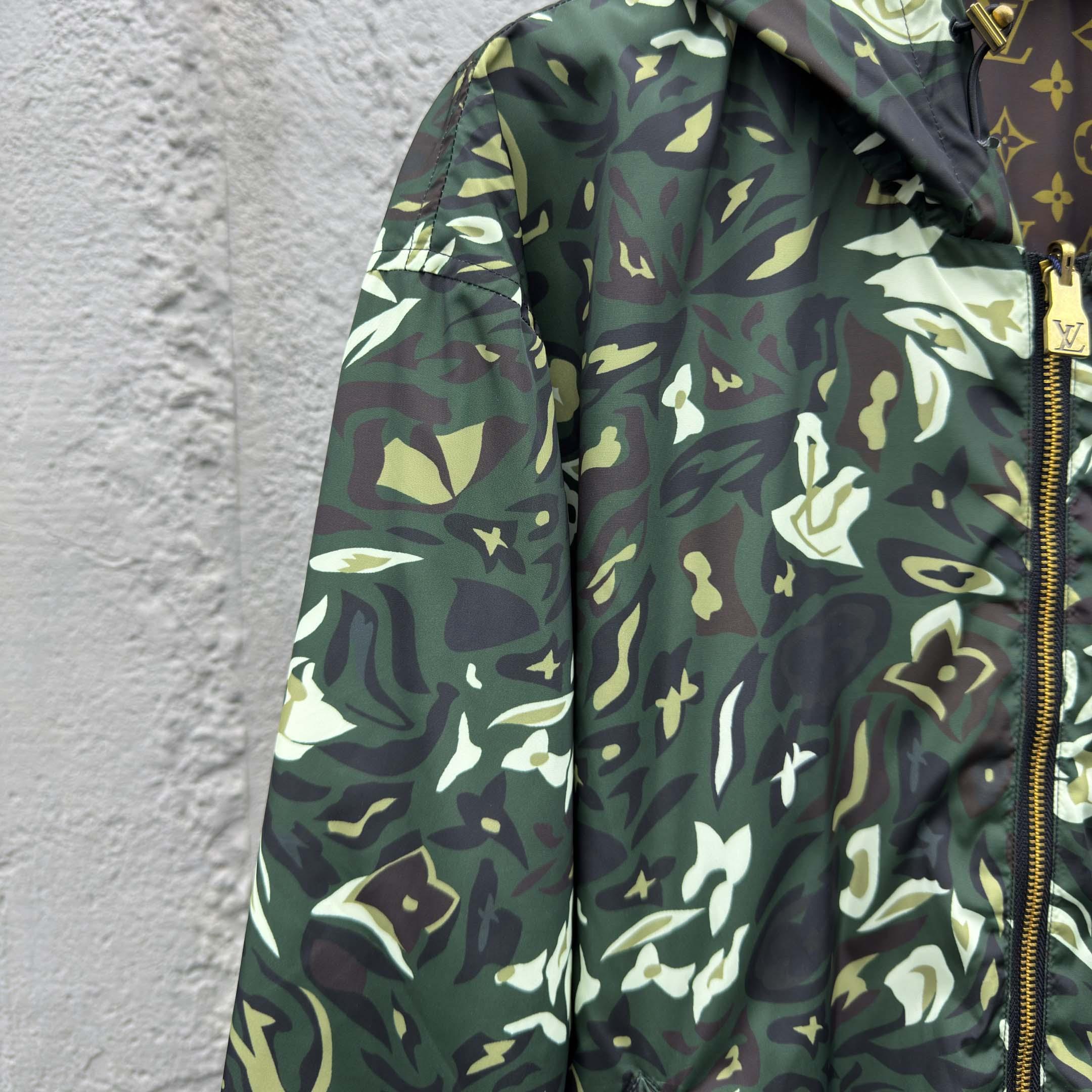 Louis Vuitton Jaqueta Windbreaker Reversível com Monogram - EUR FASHION