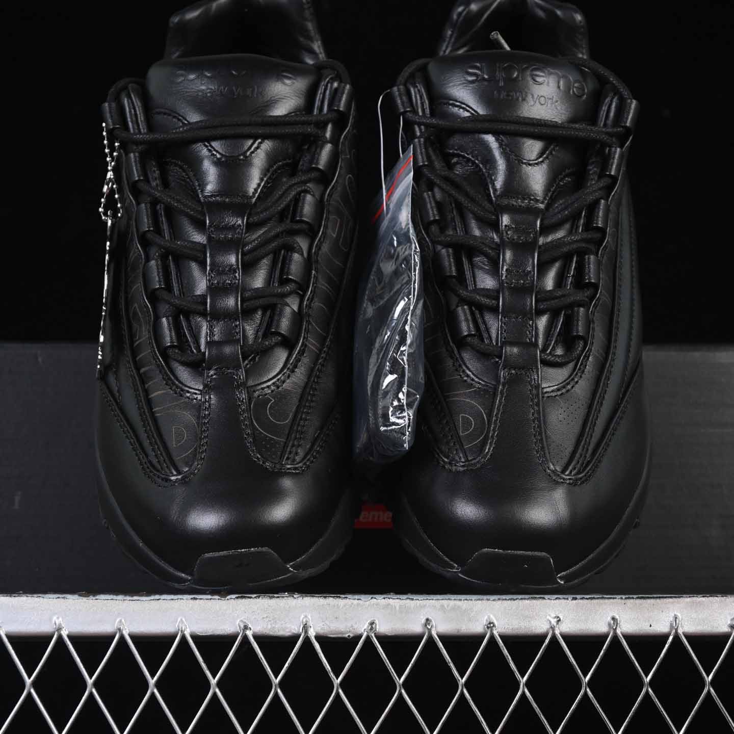 Supreme x Nike Air Max 95 Lux    CI0999-001 - EUR FASHION