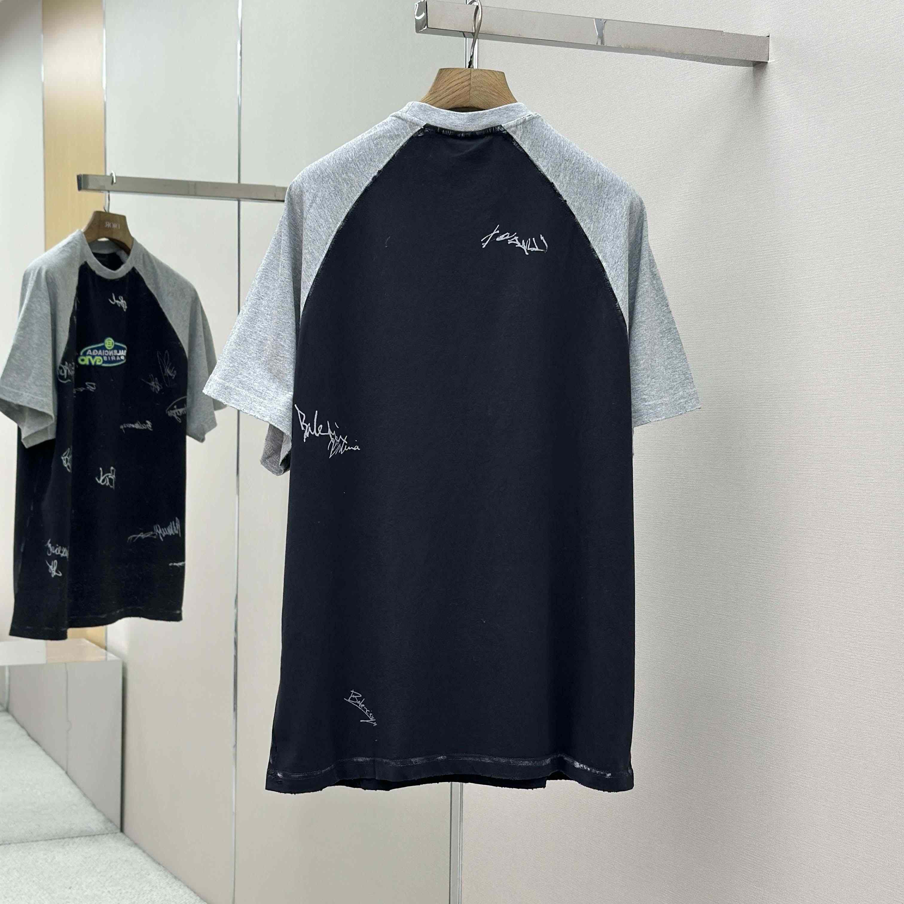 Balenciaga Taped Balenciaga Back T-Shirt Medium Fit in heather grey dry jersey - EUR FASHION
