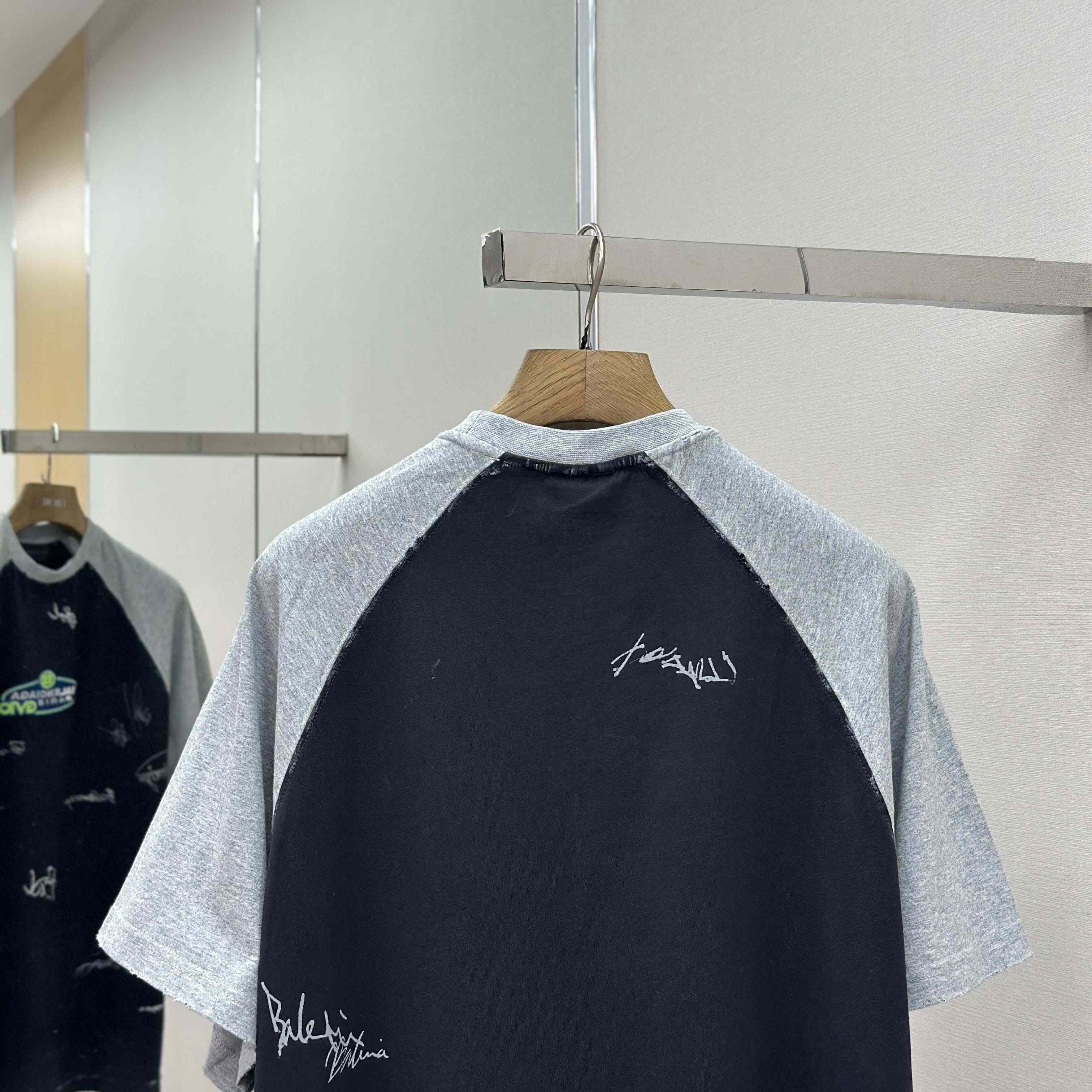Balenciaga Taped Balenciaga Back T-Shirt Medium Fit in heather grey dry jersey - EUR FASHION