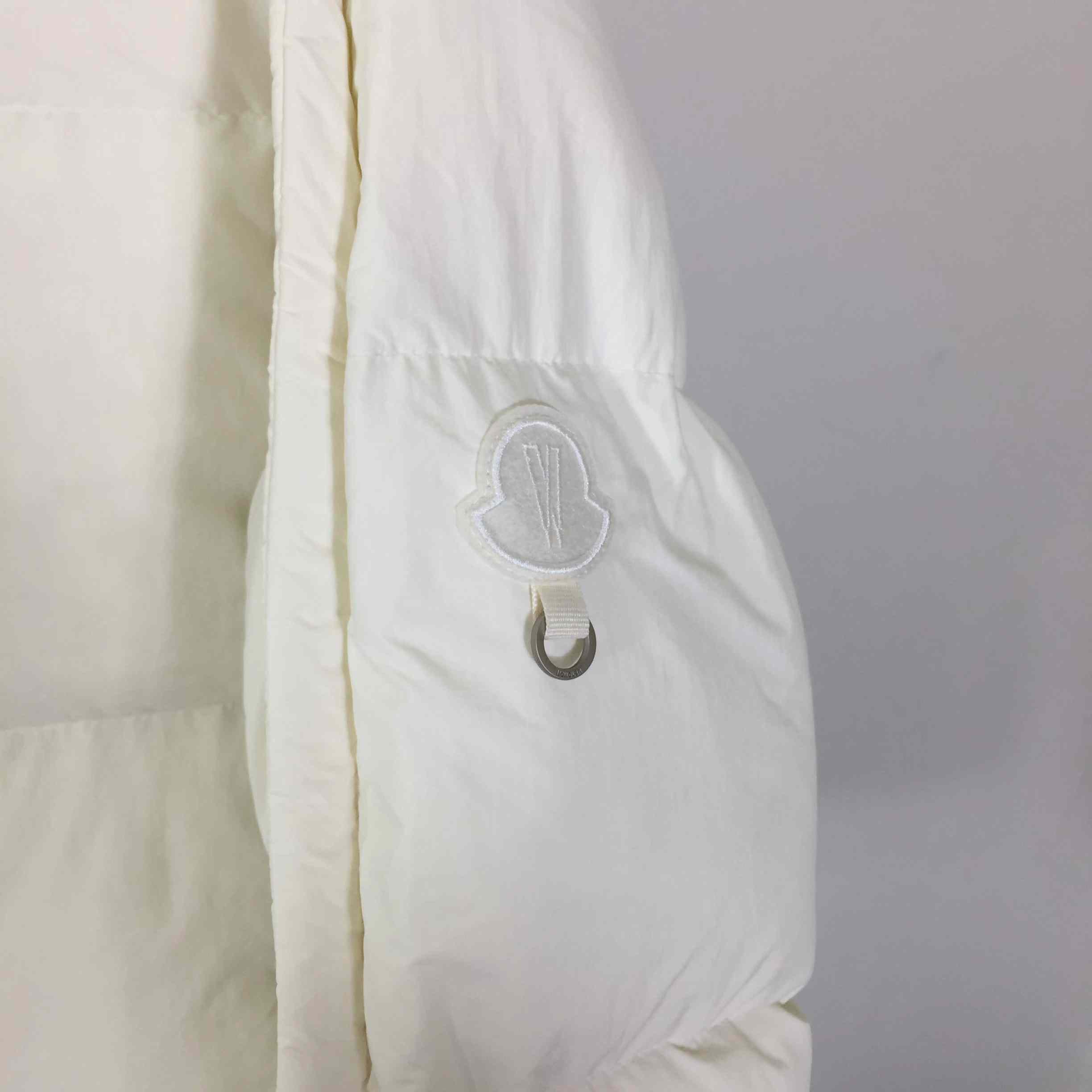 Moncler X Willow Smith Yael Down Jacket In White - EUR FASHION