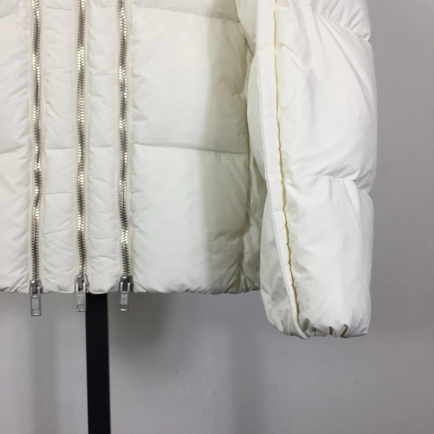 Moncler X Willow Smith Yael Down Jacket In White - EUR FASHION