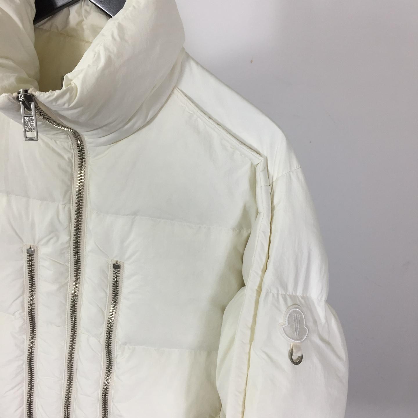 Moncler X Willow Smith Yael Down Jacket In White - EUR FASHION