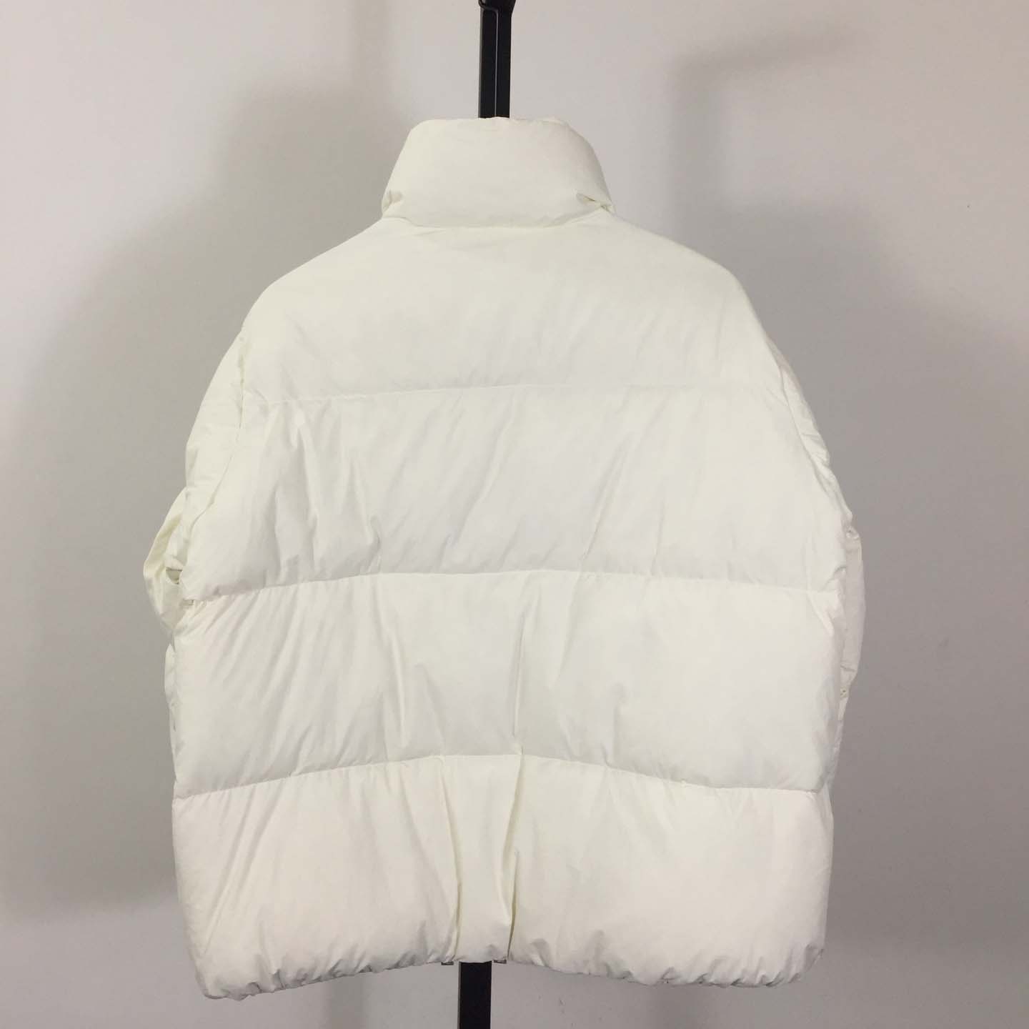 Moncler X Willow Smith Yael Down Jacket In White - EUR FASHION