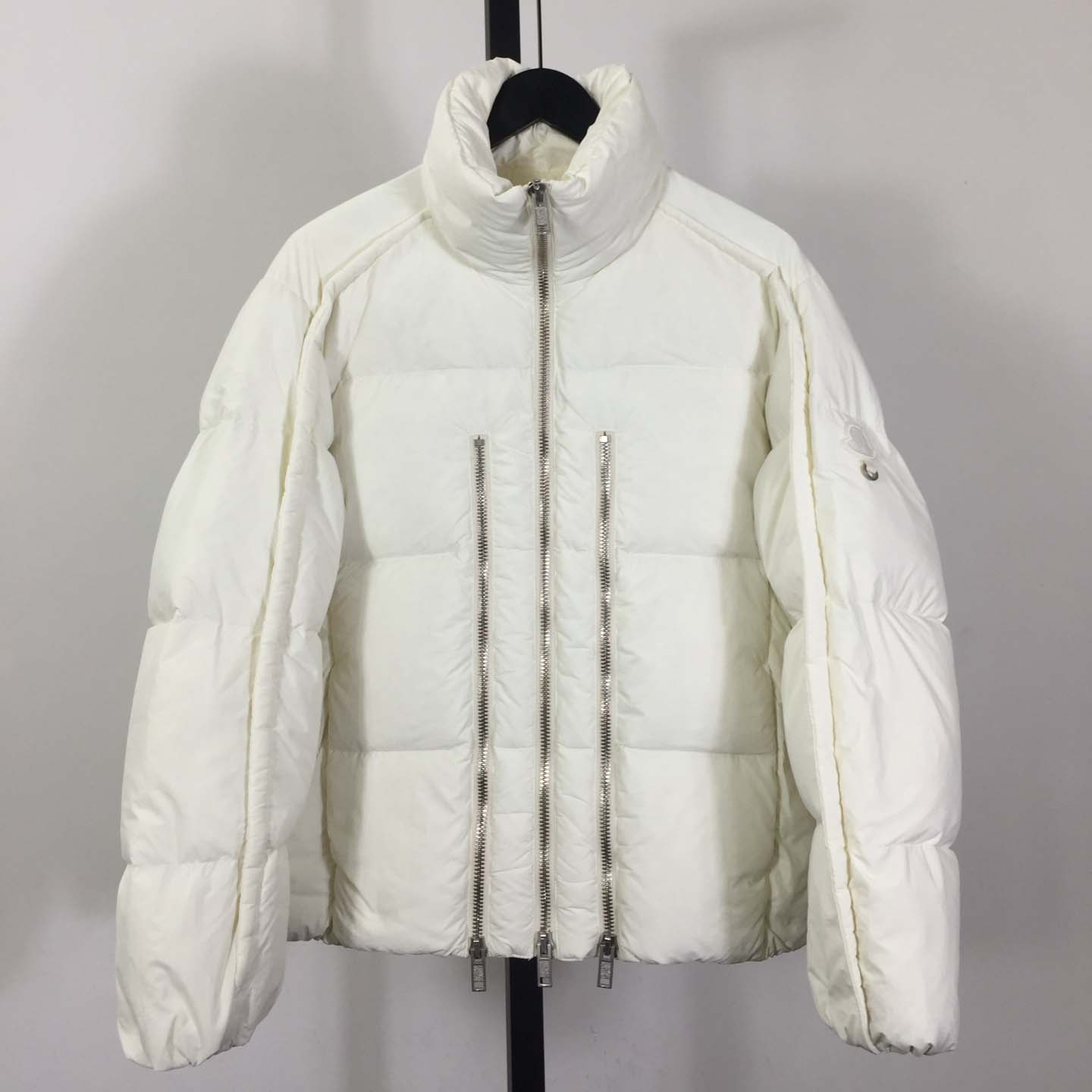 Moncler X Willow Smith Yael Down Jacket In White - EUR FASHION