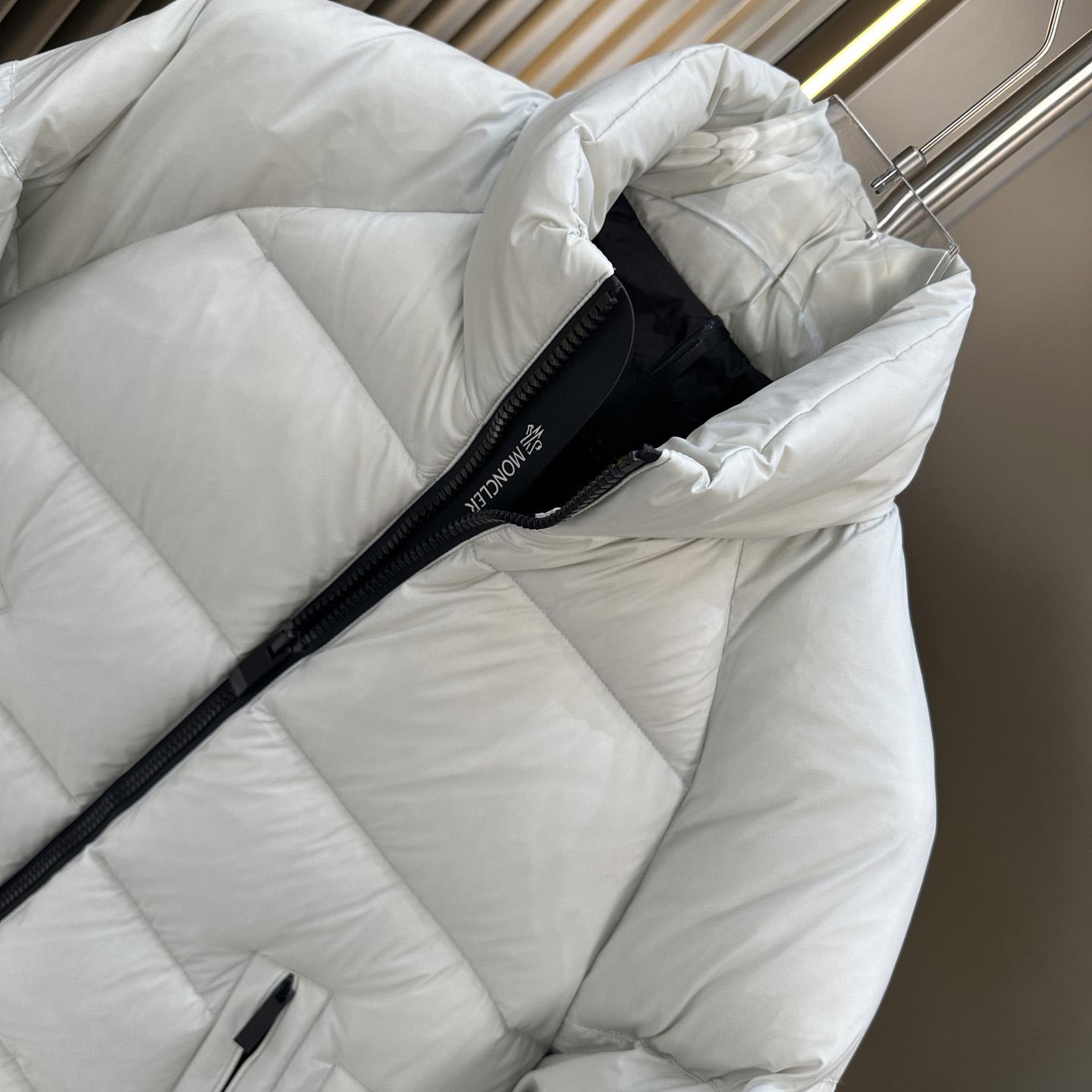 Moncler Short Down Jacket - EUR FASHION
