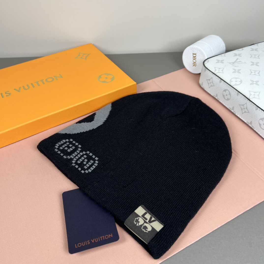 Louis Vuitton LV Fit Monogram Beanie   M5226A - EUR FASHION