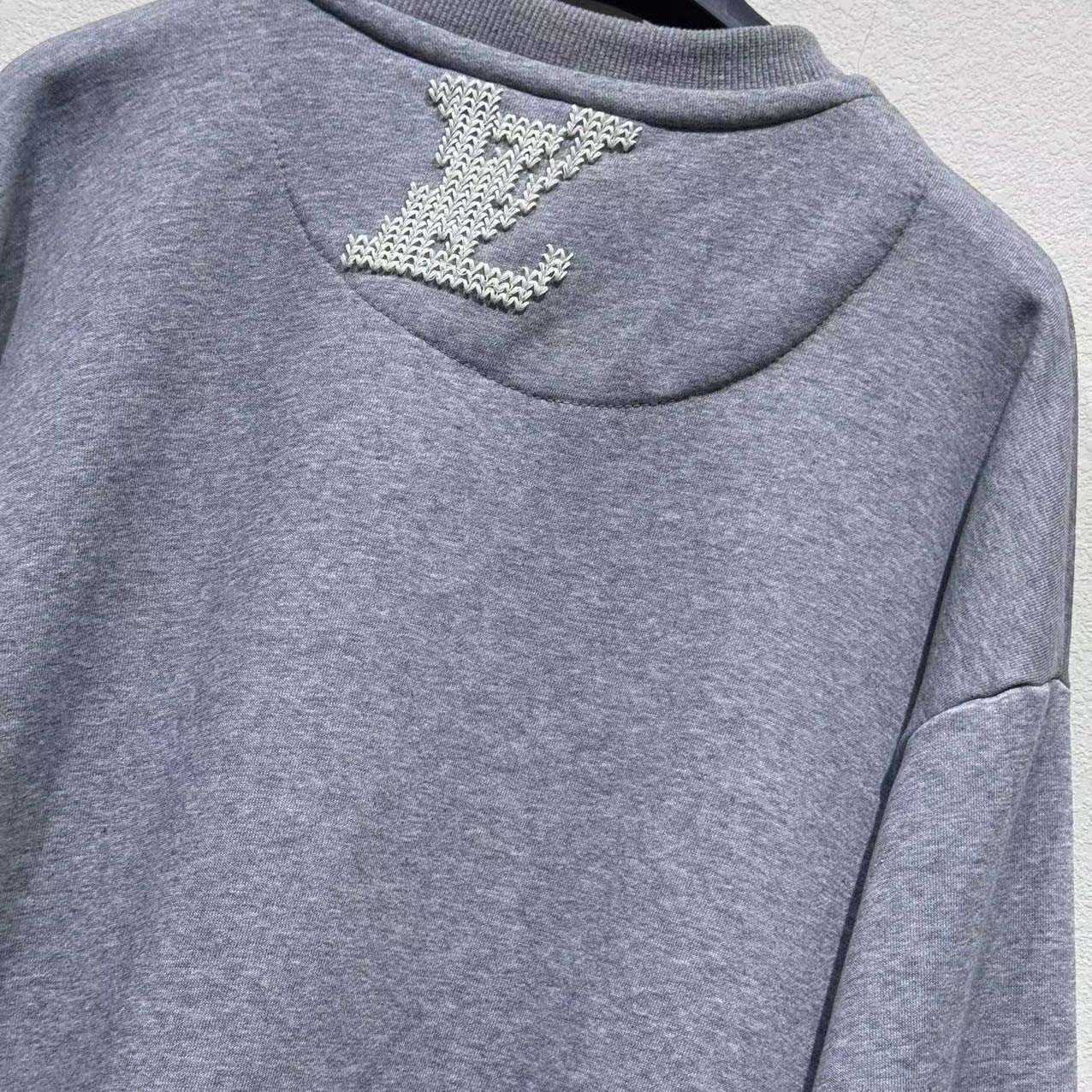 Louis Vuitton Embroidered Signature Sweatshirt   1AIKCO - EUR FASHION