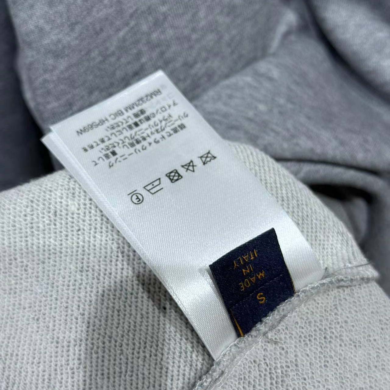 Louis Vuitton Embroidered Signature Sweatshirt   1AIKCO - EUR FASHION