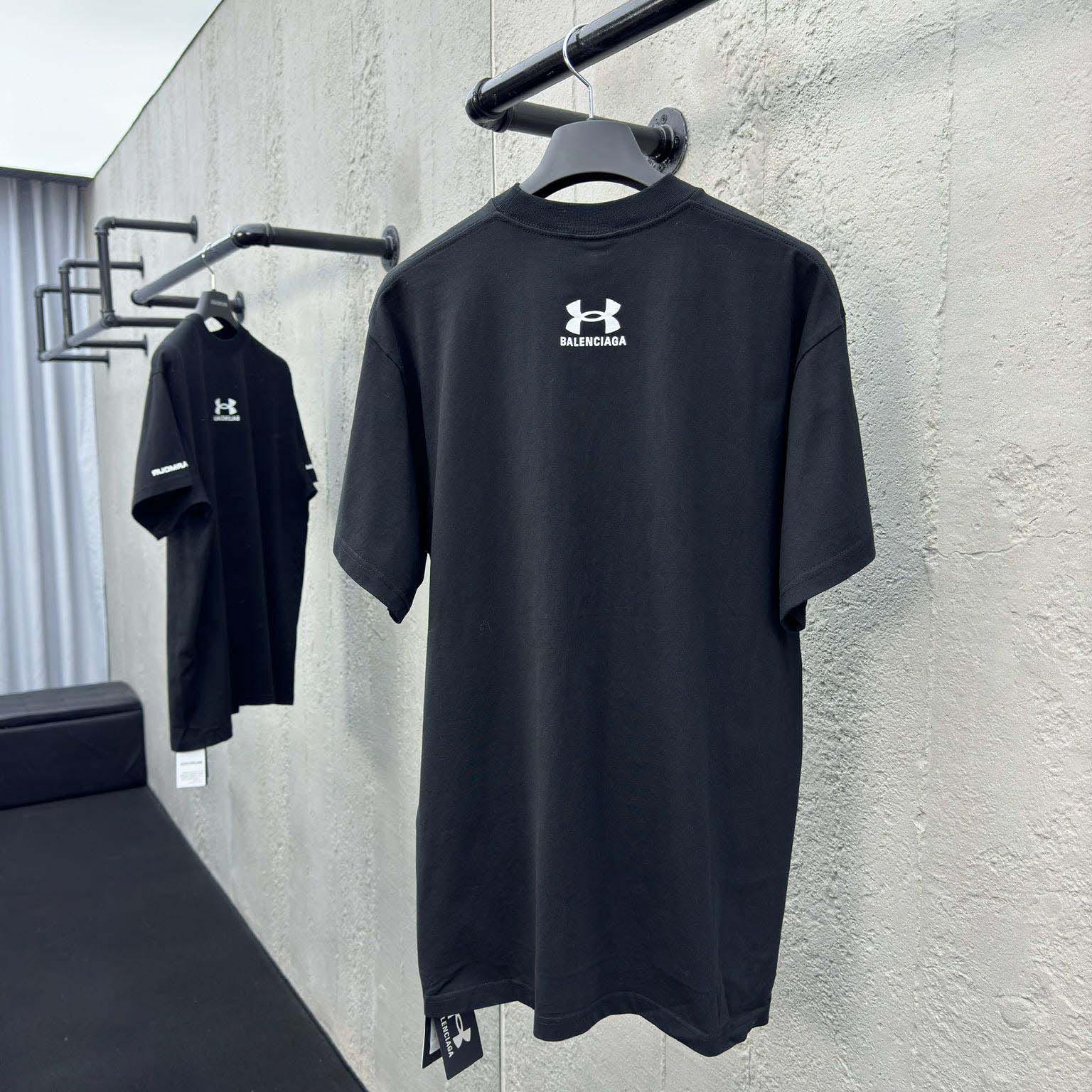 Balenciaga Under Armour® T-Shirt Oversized In Black And White - EUR FASHION