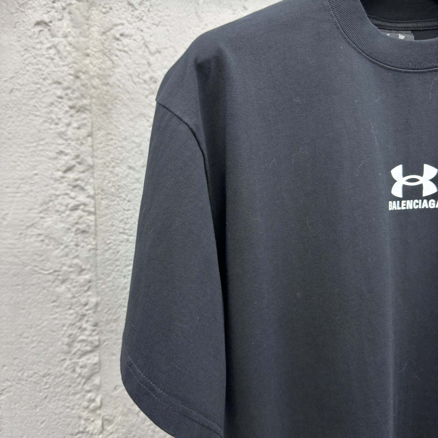 Balenciaga Under Armour® T-Shirt Oversized In Black And White - EUR FASHION