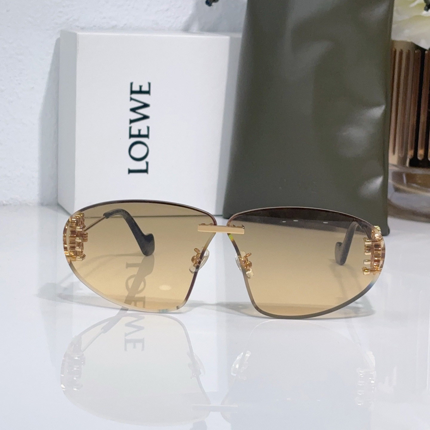 Loewe LW40048U Sunglasses  - EUR FASHION