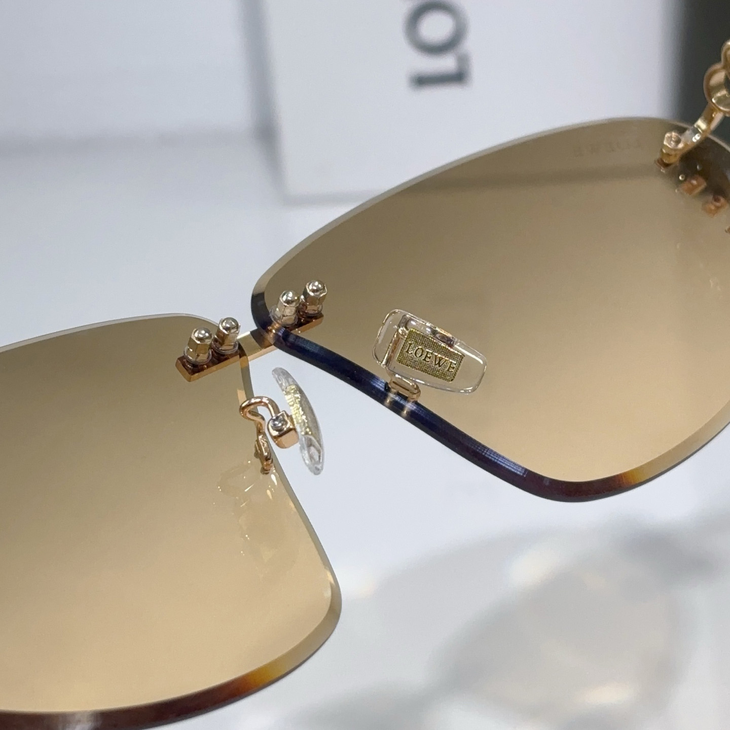 Loewe LW40048U Sunglasses  - EUR FASHION