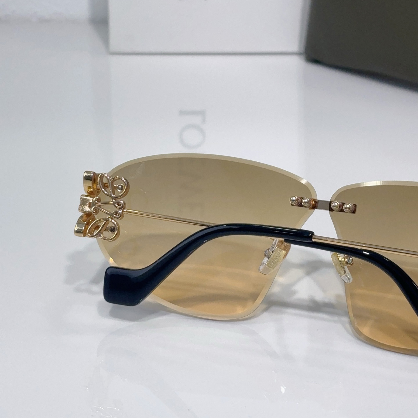 Loewe LW40048U Sunglasses  - EUR FASHION