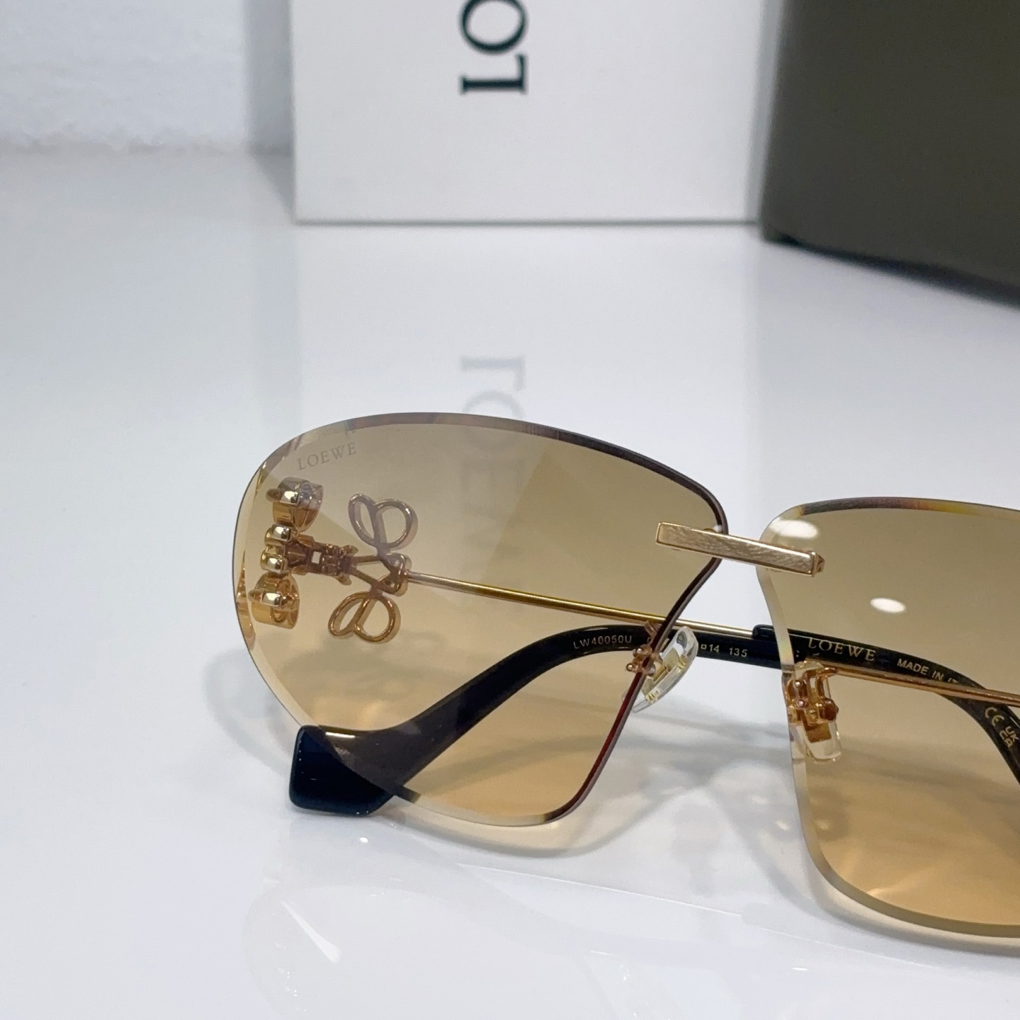 Loewe LW40048U Sunglasses  - EUR FASHION