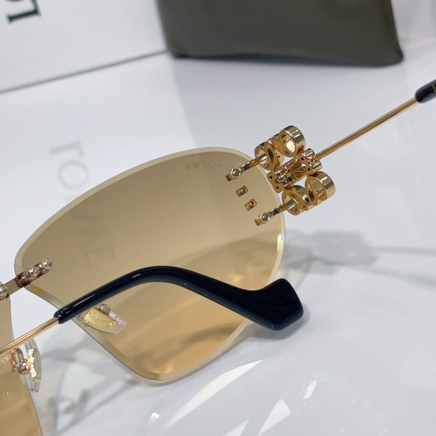 Loewe LW40048U Sunglasses  - EUR FASHION