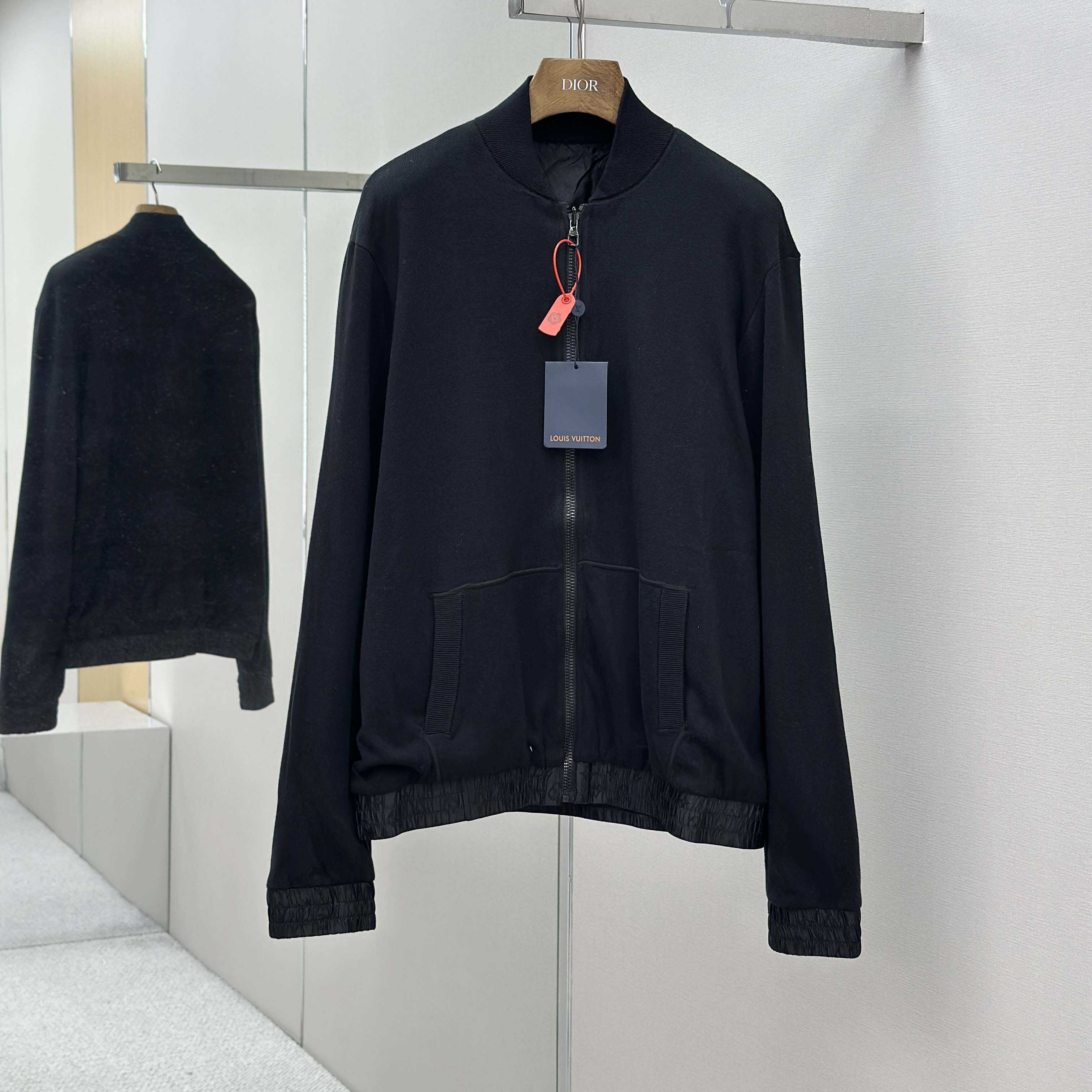 Louis Vuitton Monogram Reversible Light Bomber   1AGMFK - EUR FASHION