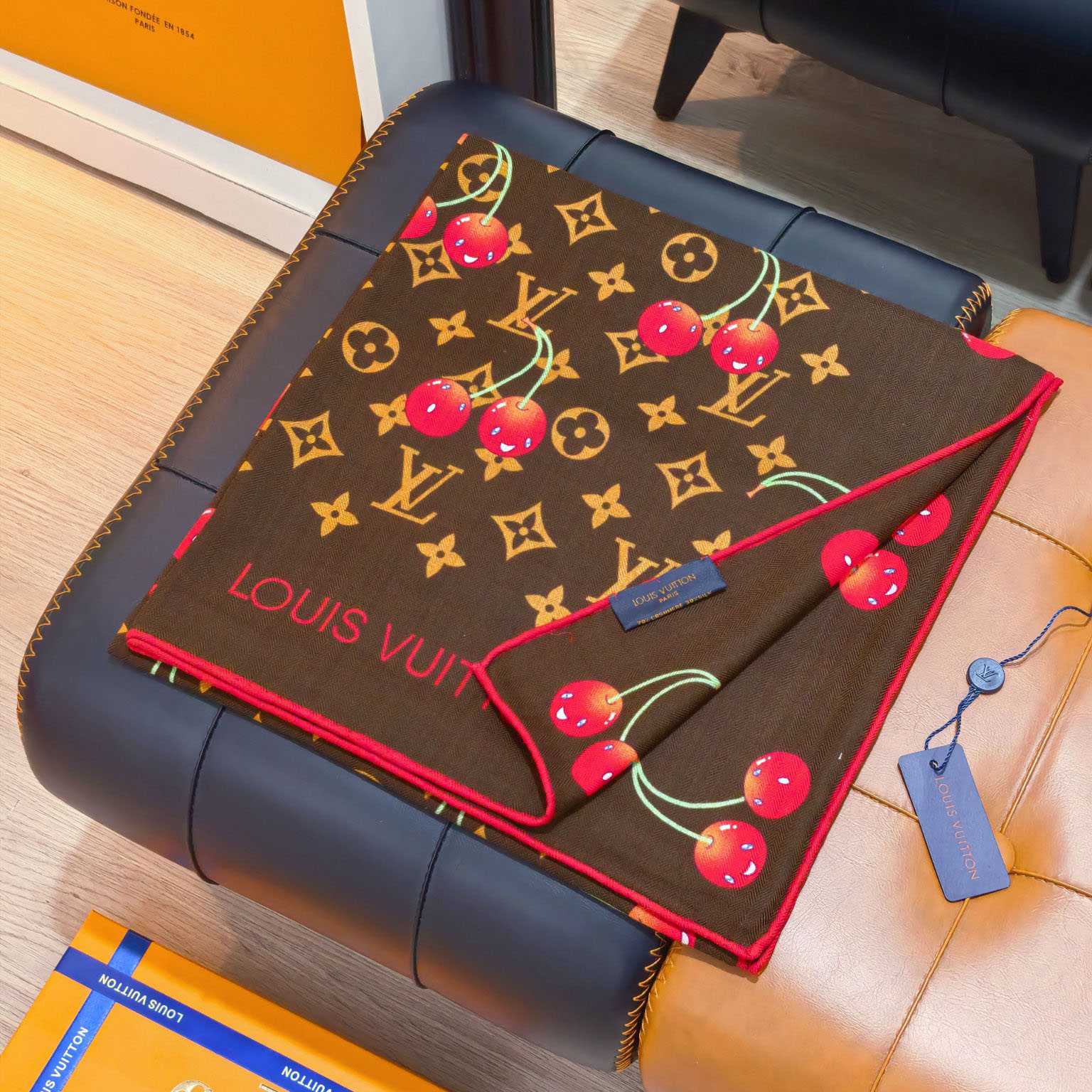 Louis Vuitton LV x TM Monogram Shawl   140*140cm - EUR FASHION