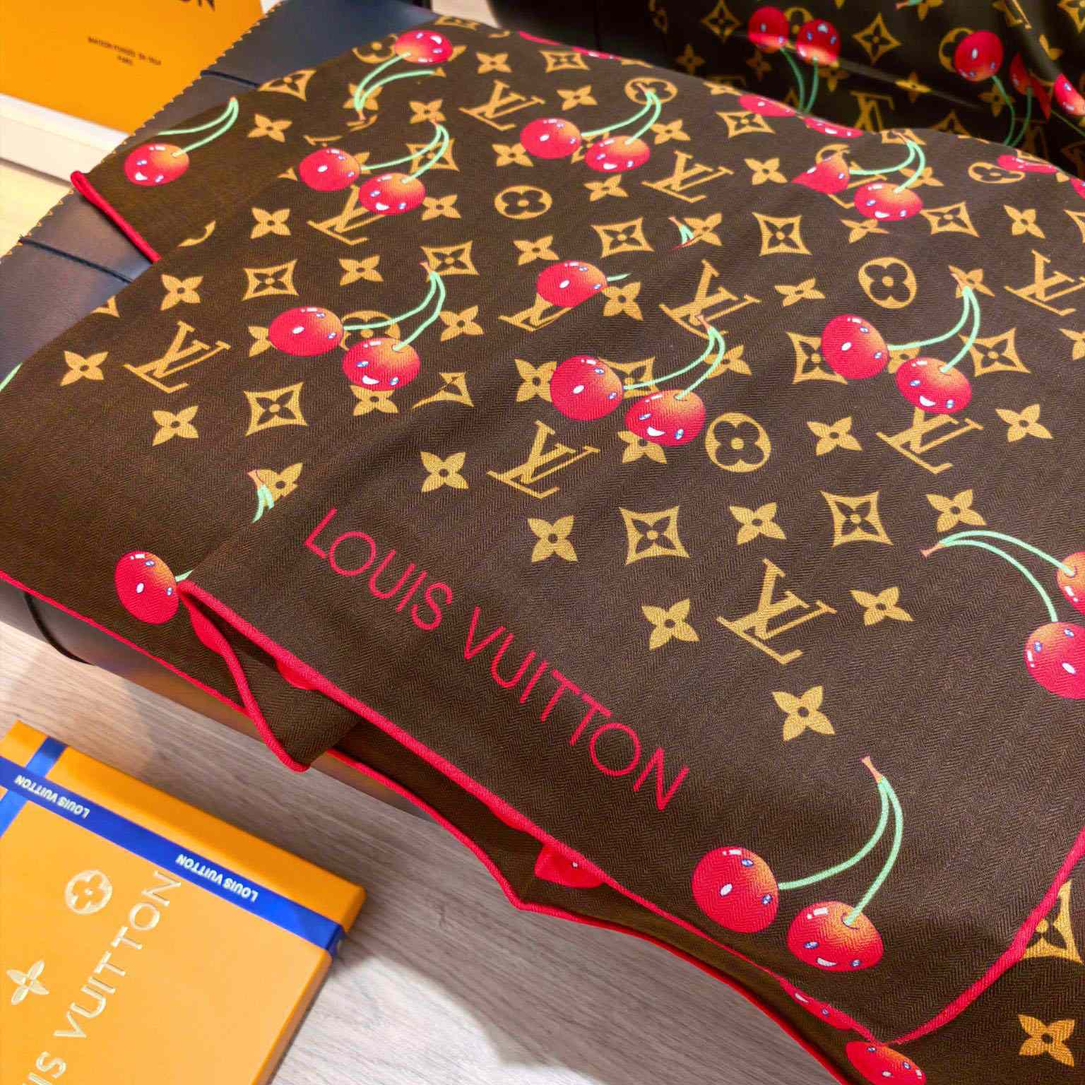 Louis Vuitton LV x TM Monogram Shawl   140*140cm - EUR FASHION