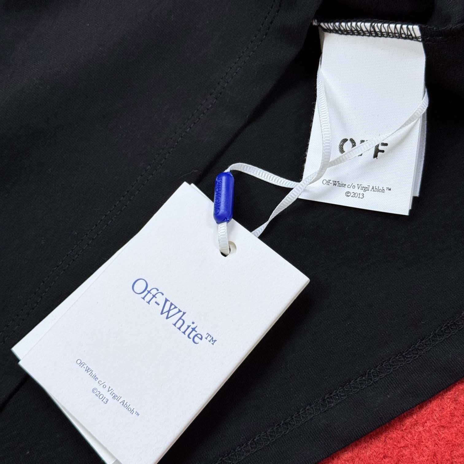 Off-White Big Bookish T-Shirt In Black - EUR FASHION