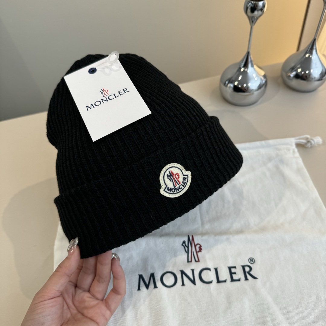 Moncler Beanie  - EUR FASHION