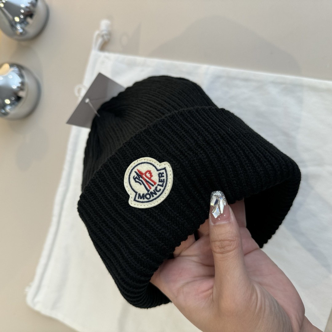 Moncler Beanie  - EUR FASHION