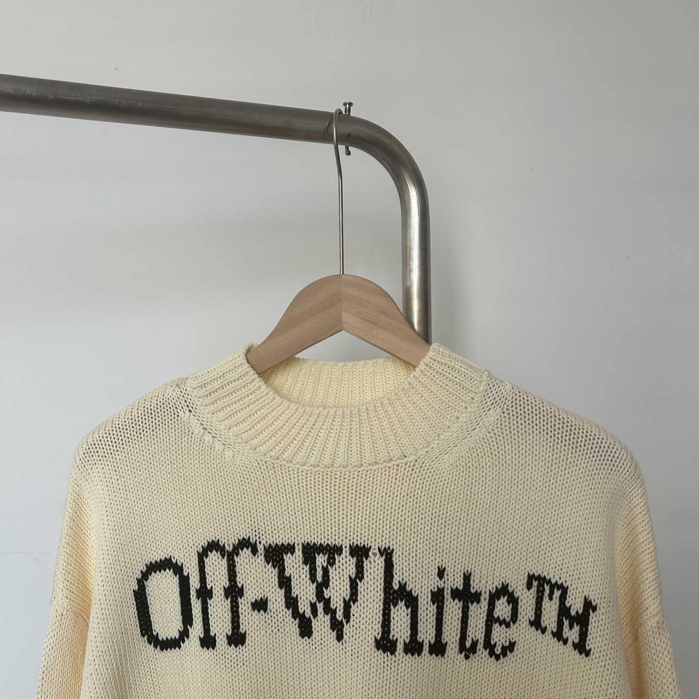 Off White Big Bookish Chunky Knit Crewn Creme Brul - EUR FASHION