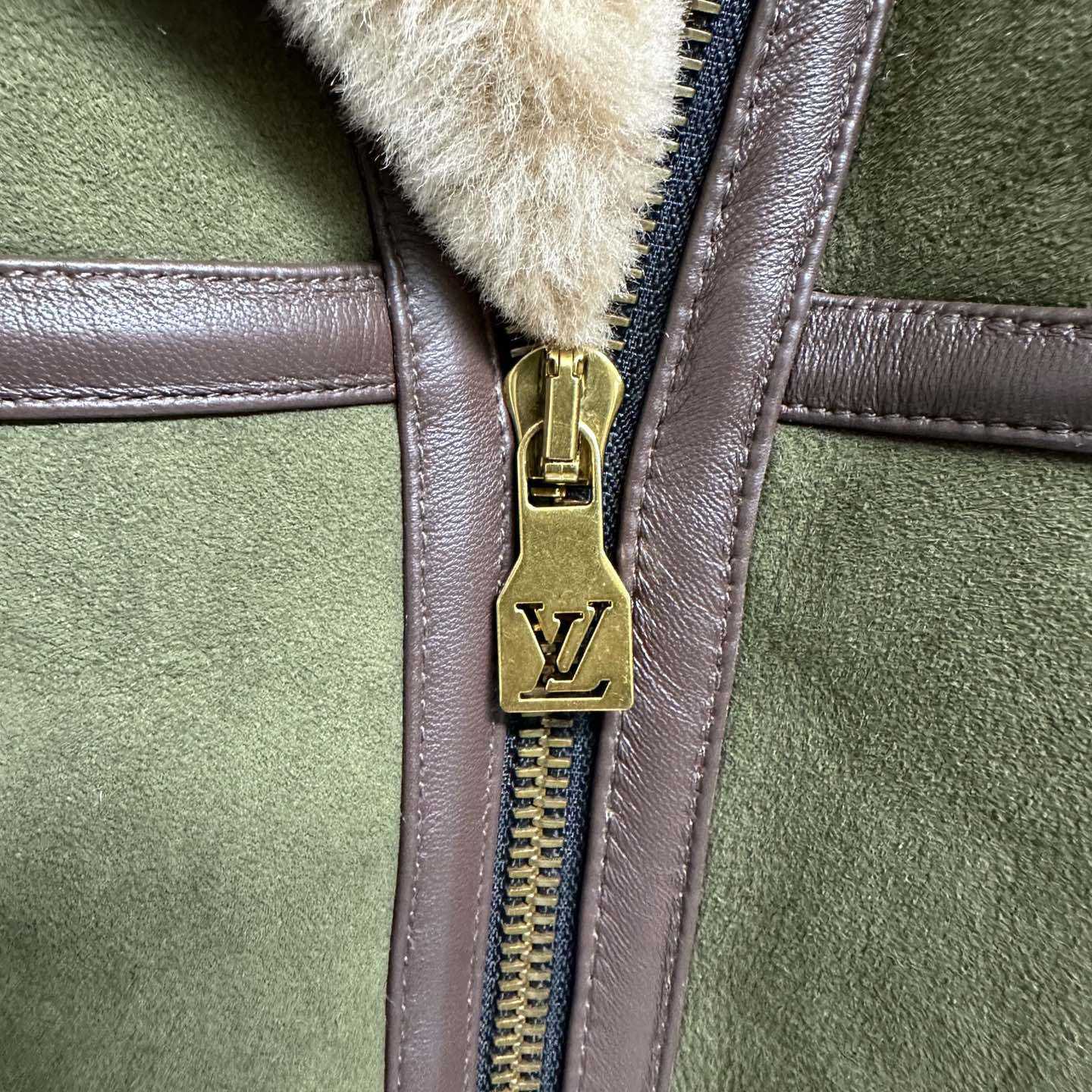 Louis Vuitton Shearling Bombardier - EUR FASHION