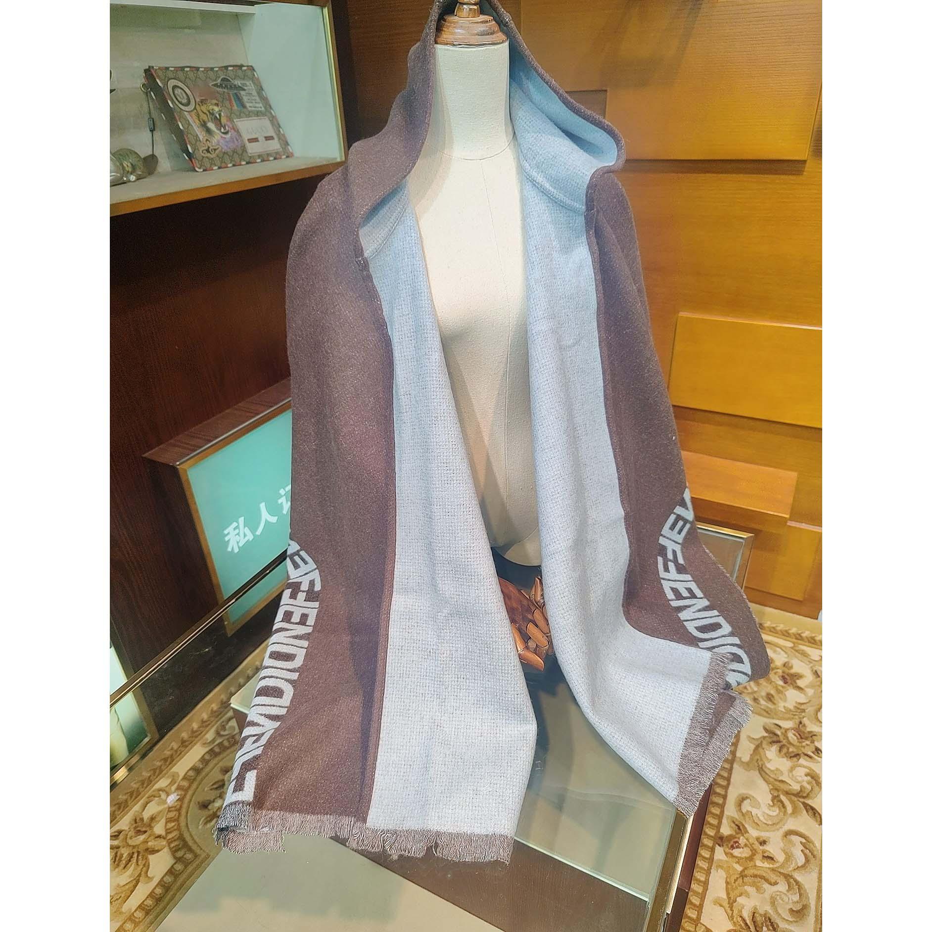 Fendi Poncho - EUR FASHION