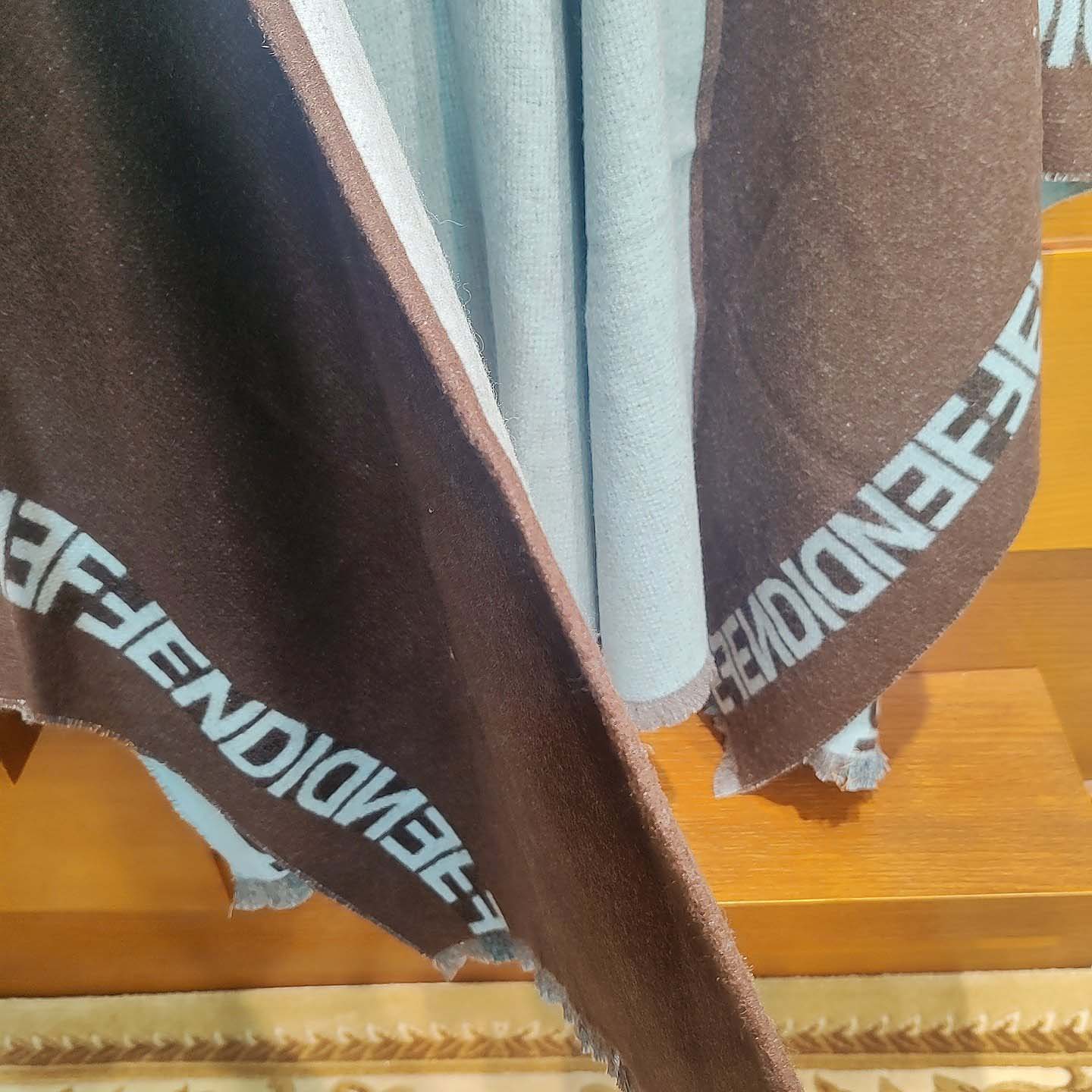 Fendi Poncho - EUR FASHION