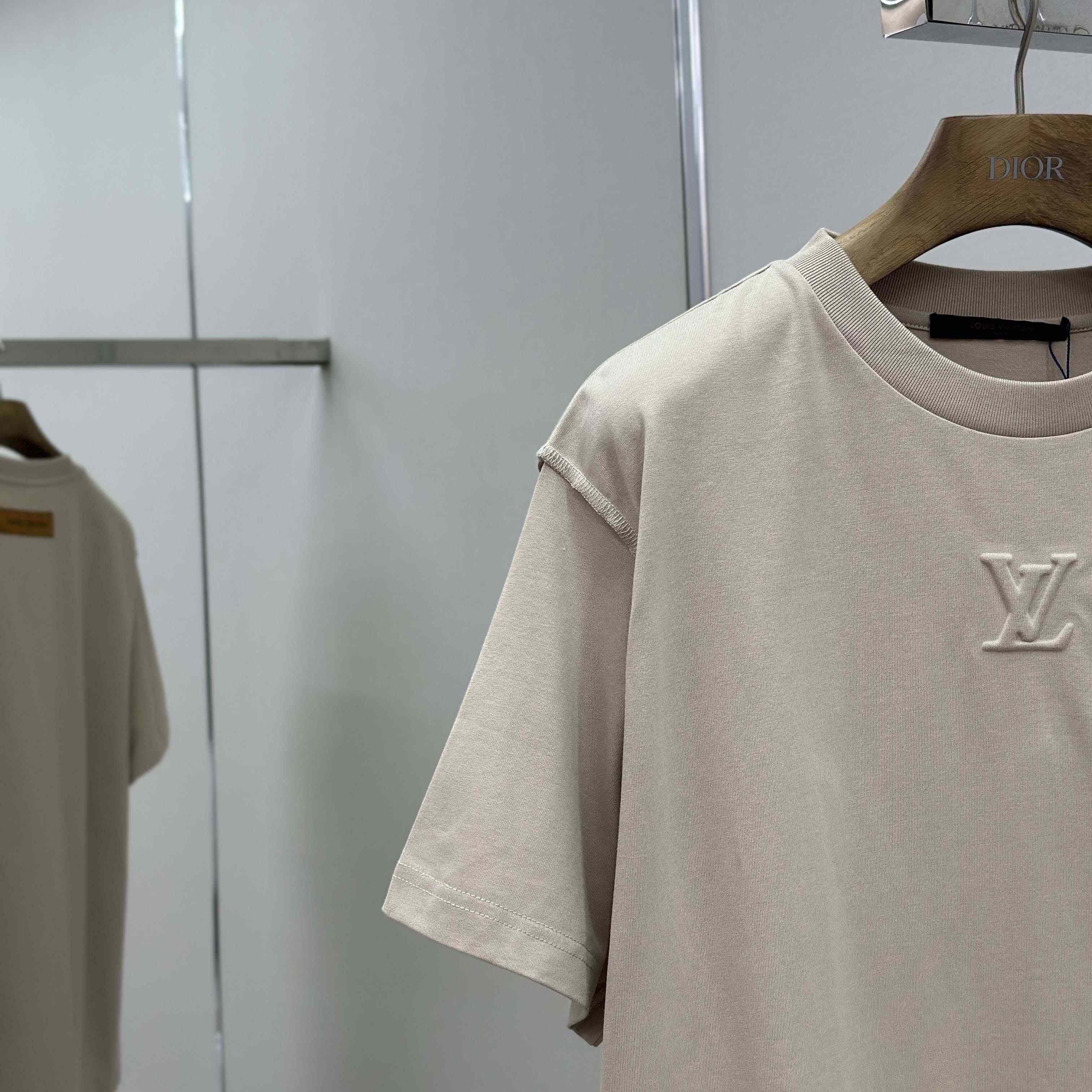Louis Vuitton Embossed LV T-Shirt - EUR FASHION
