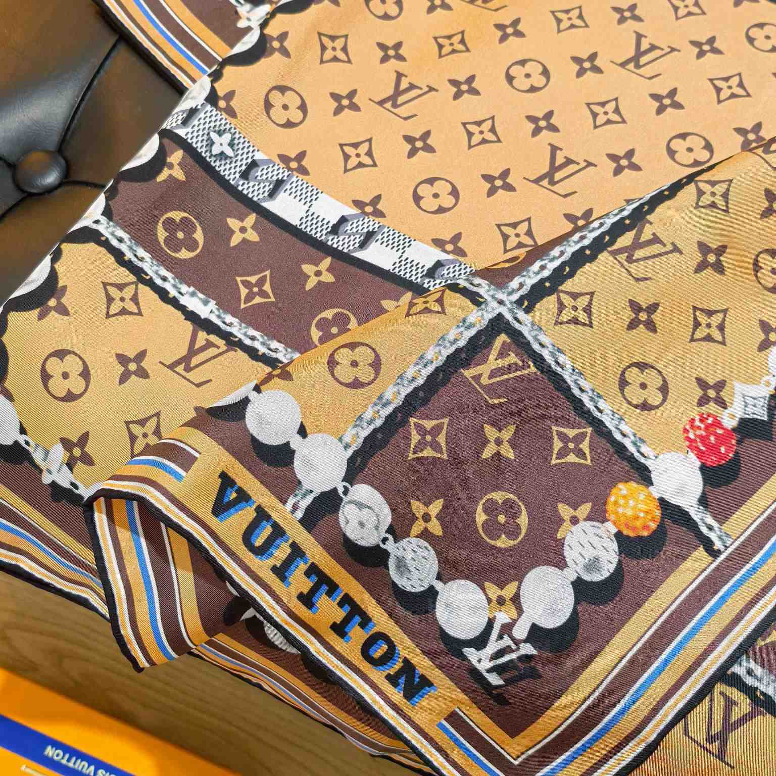 Louis Vuitton Dandy Monogram Silk Square   M94848 - EUR FASHION