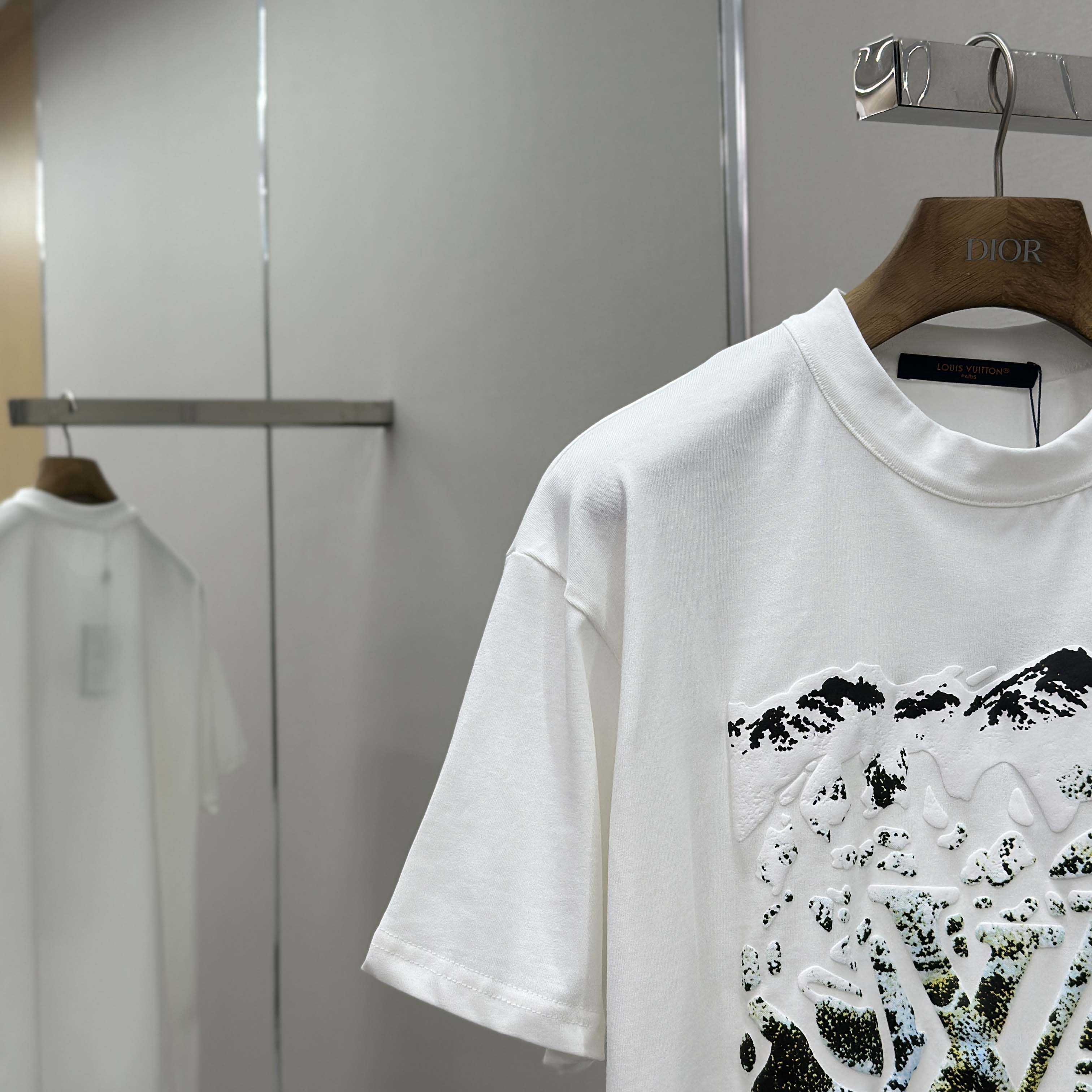 Louis Vuitton Monogram Short-Sleeved Crewneck   1AIJZT - EUR FASHION