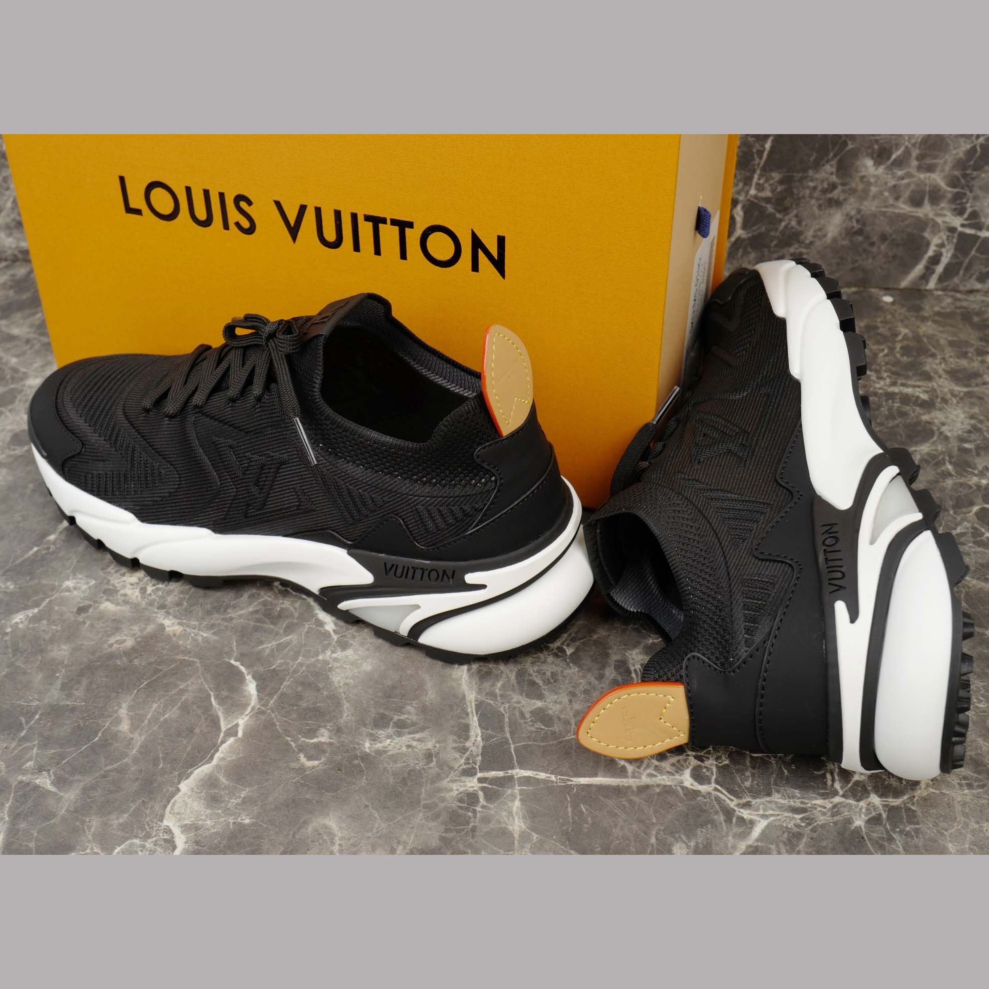 Louis Vuitton LV Runner Tatic Sneaker   1AILIU - EUR FASHION