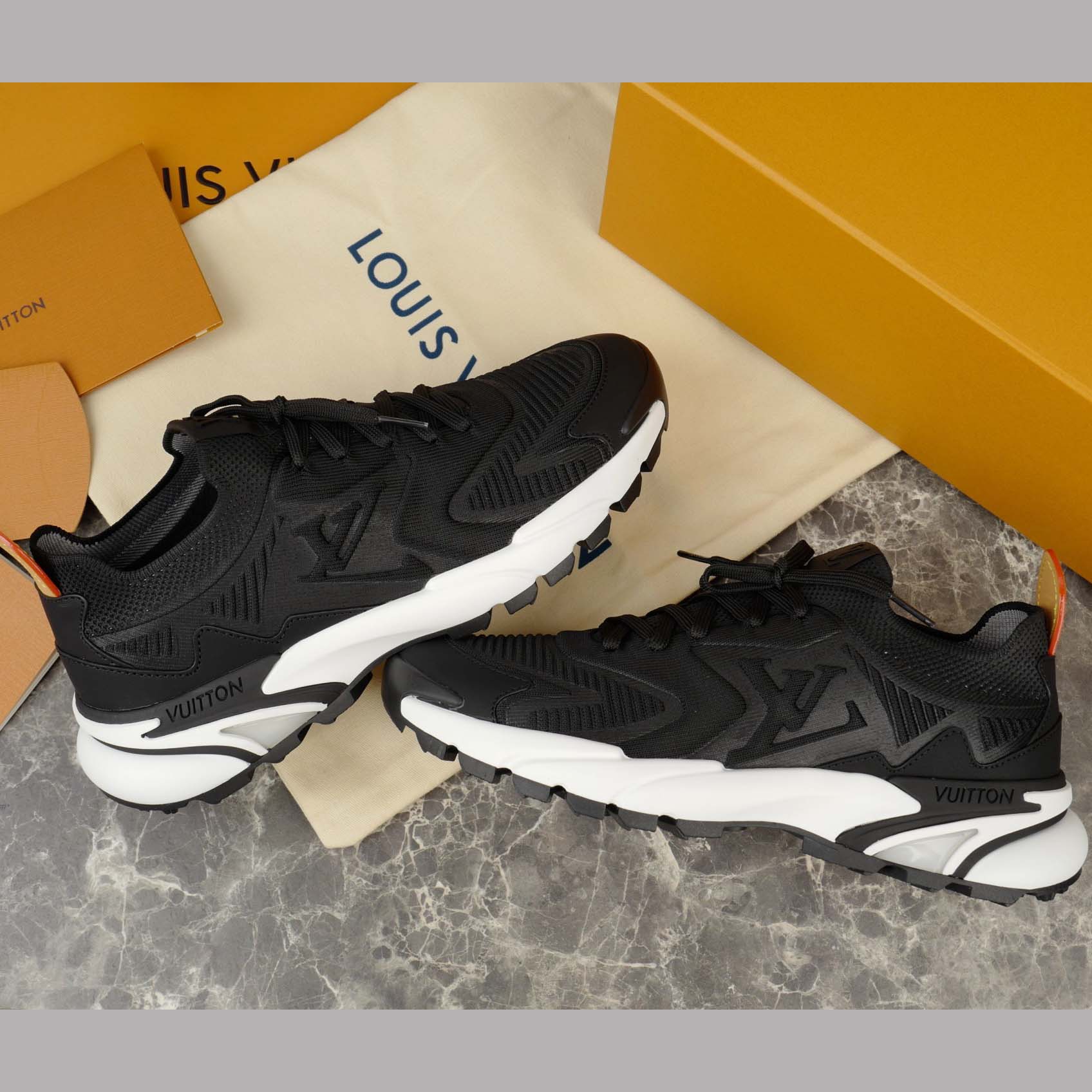 Louis Vuitton LV Runner Tatic Sneaker   1AILIU - EUR FASHION