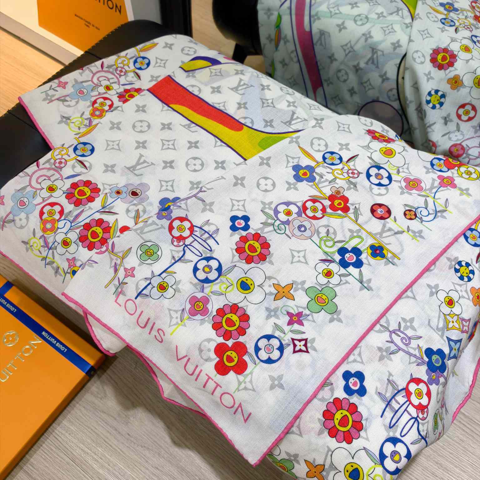 Louis Vuitton LV x TM Monogram Superflat Shawl   M96080 - EUR FASHION