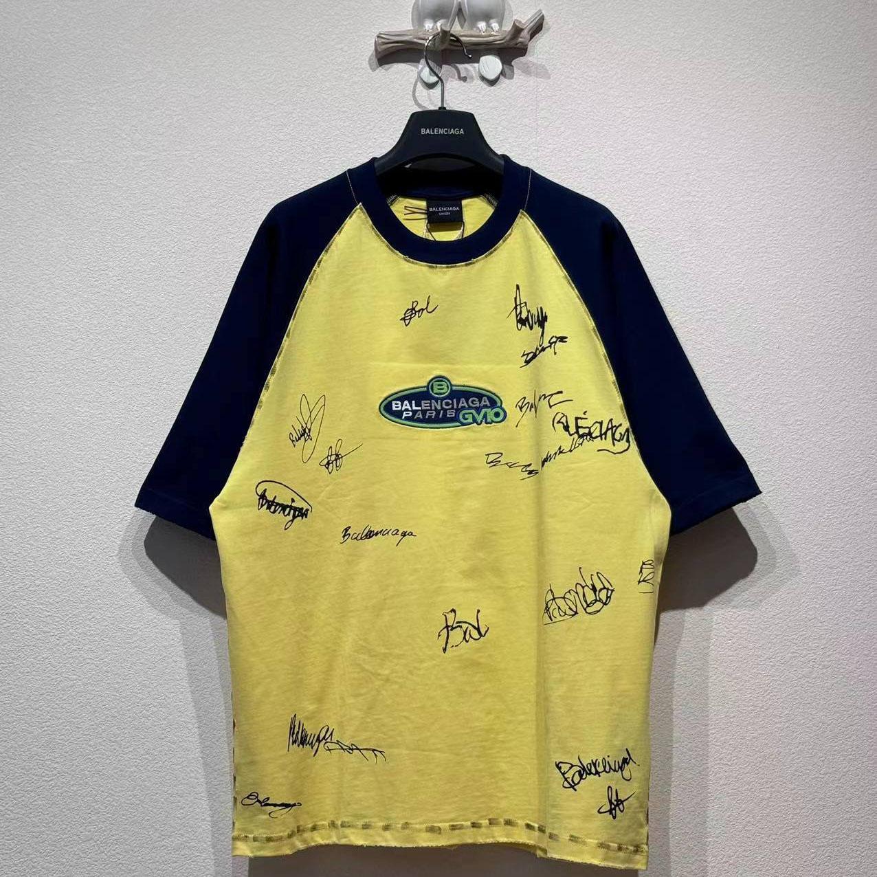 Balenciaga Banana Raglan Oversized T-Shirt  - EUR FASHION
