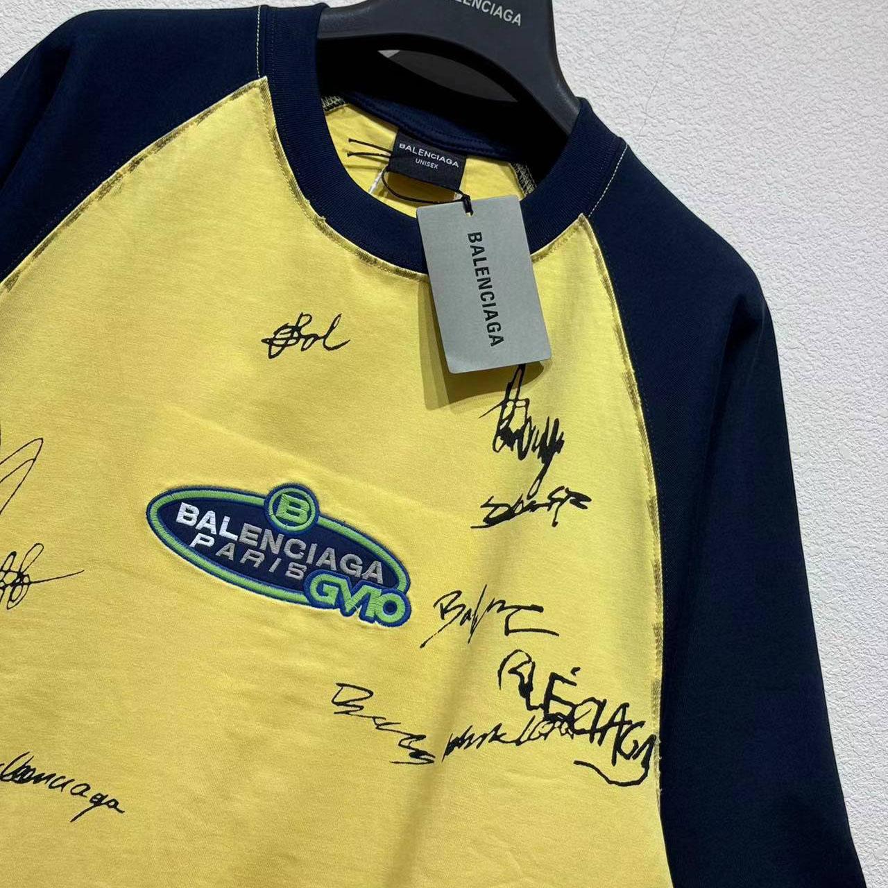 Balenciaga Banana Raglan Oversized T-Shirt  - EUR FASHION