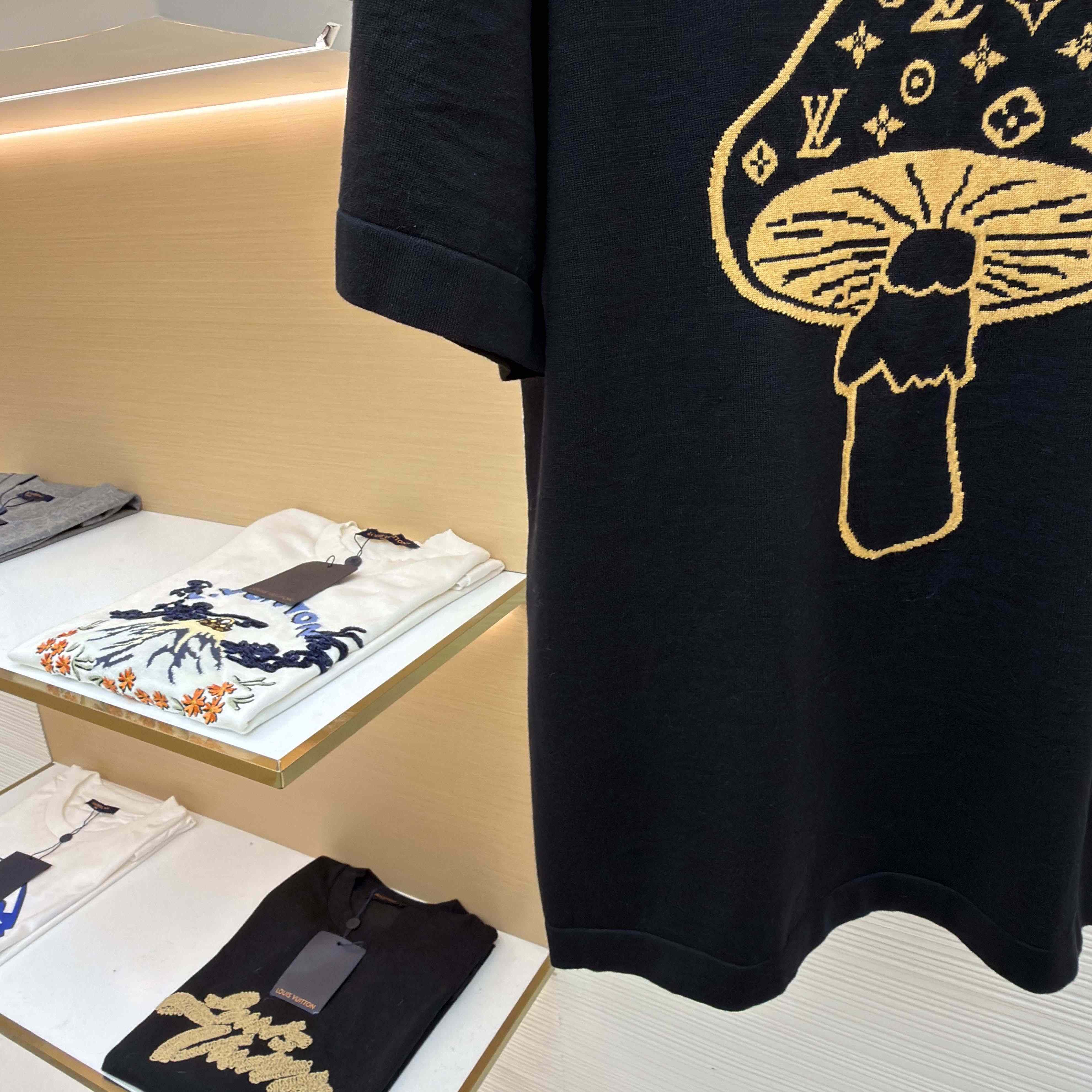 Louis Vuitton Short-Sleeved Intarsia Crewneck   1AJBUZ - EUR FASHION